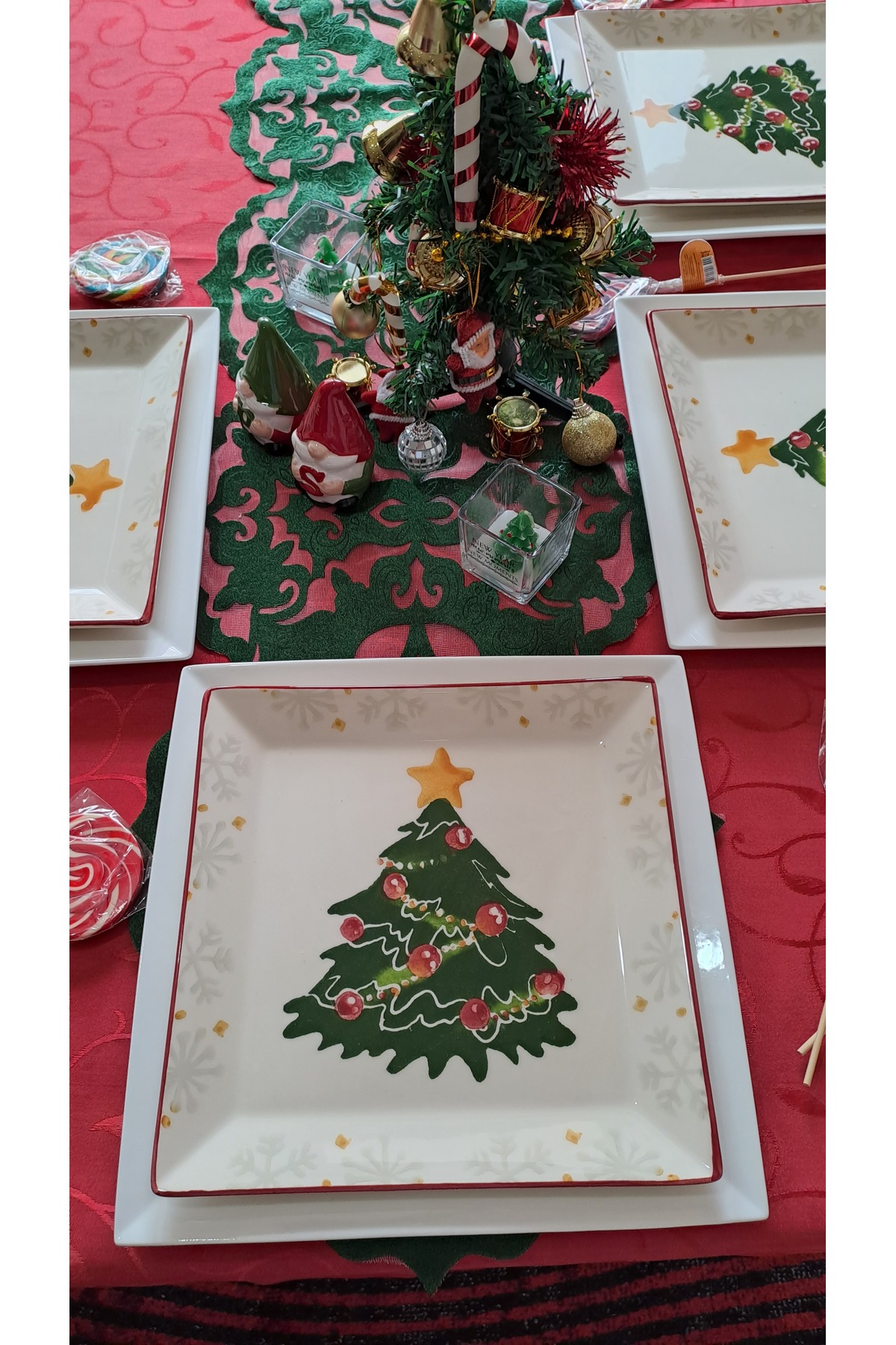 Yılbaşı ağacı figürlü 2 adet kare tabak yeni yıl dekoratif sunum tabağı kırmızı yeşil hediyelik TYCO6EG1PN169890831510131 - 