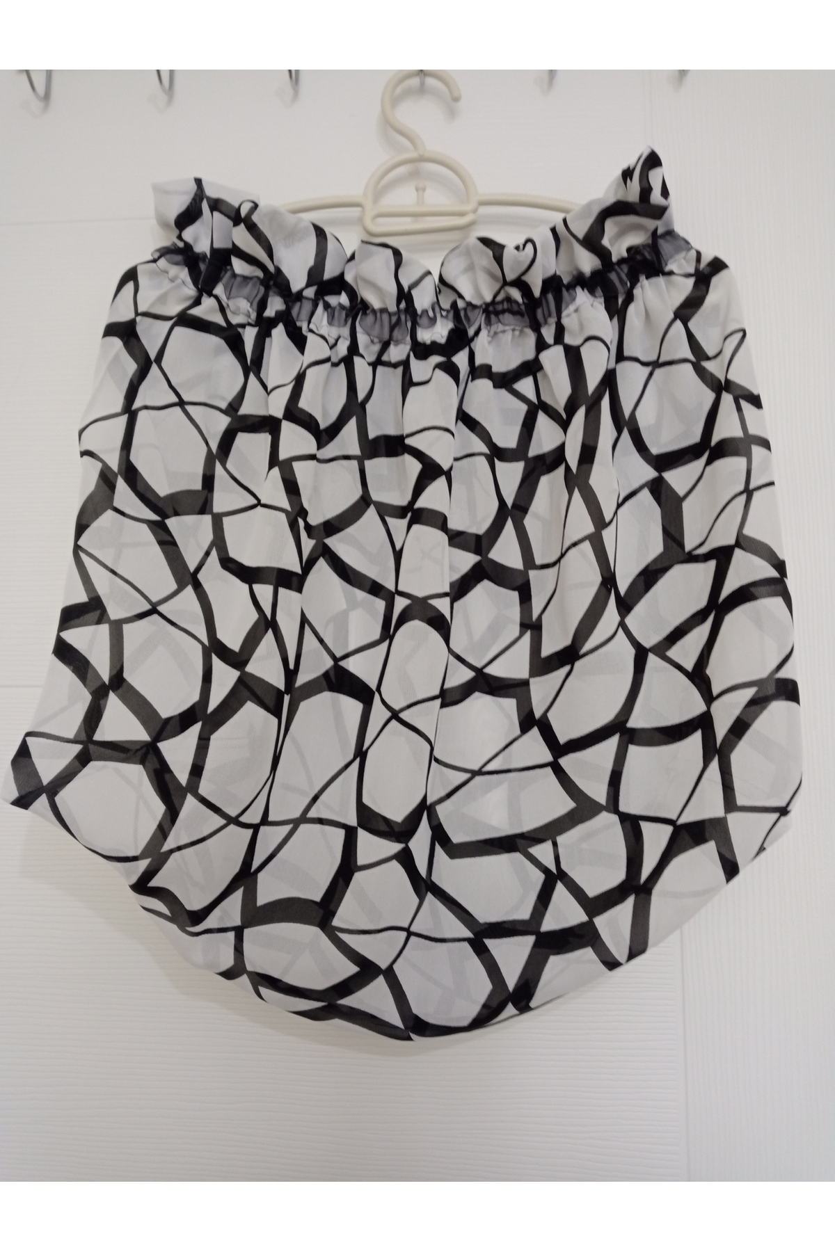 KobalBusiness Kafes Tülü Beyaz Siyah Şifon Organze Kurdeleli Çevresi 140 Cm Den Geniş Geniş Kafeslere Uymaz.