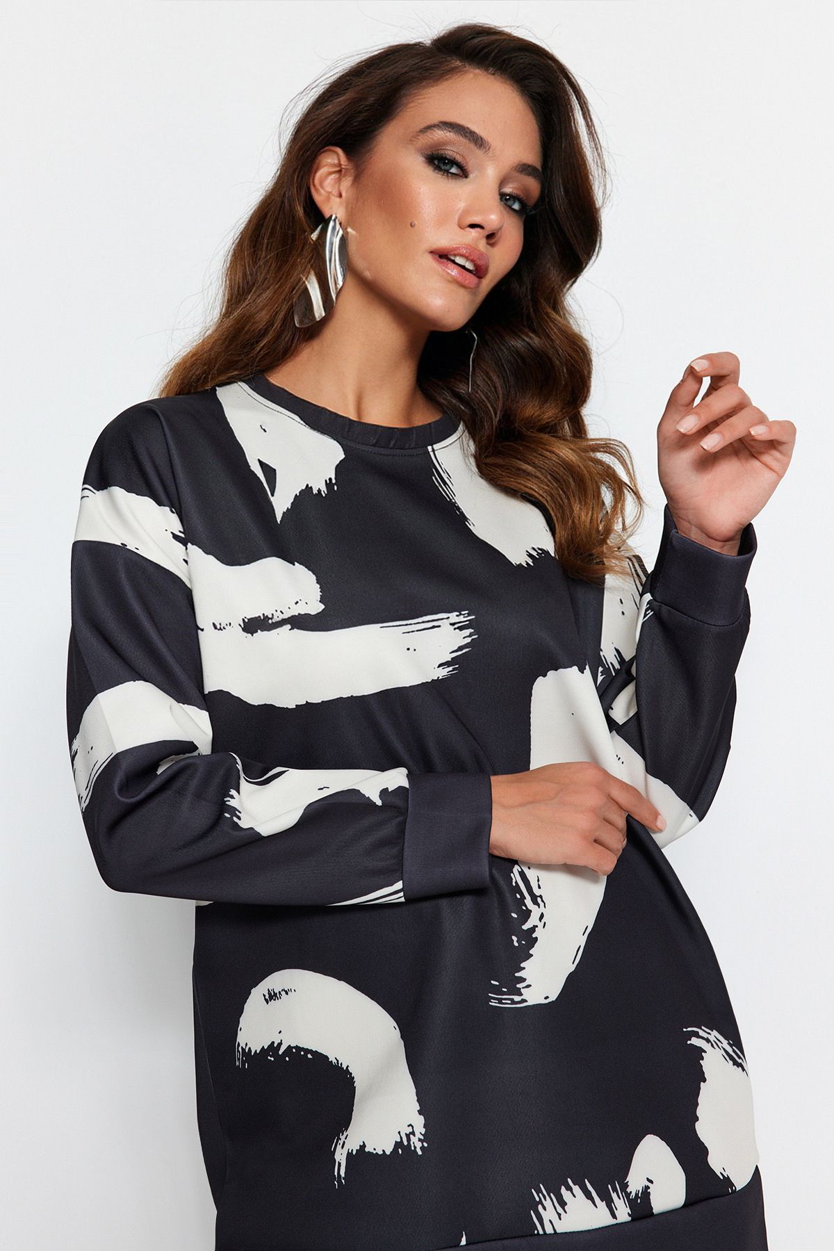 Trendyol Modest-Pletená mikina s černým vzorem Crew Neck Scuba TCTAW23TW00049 3