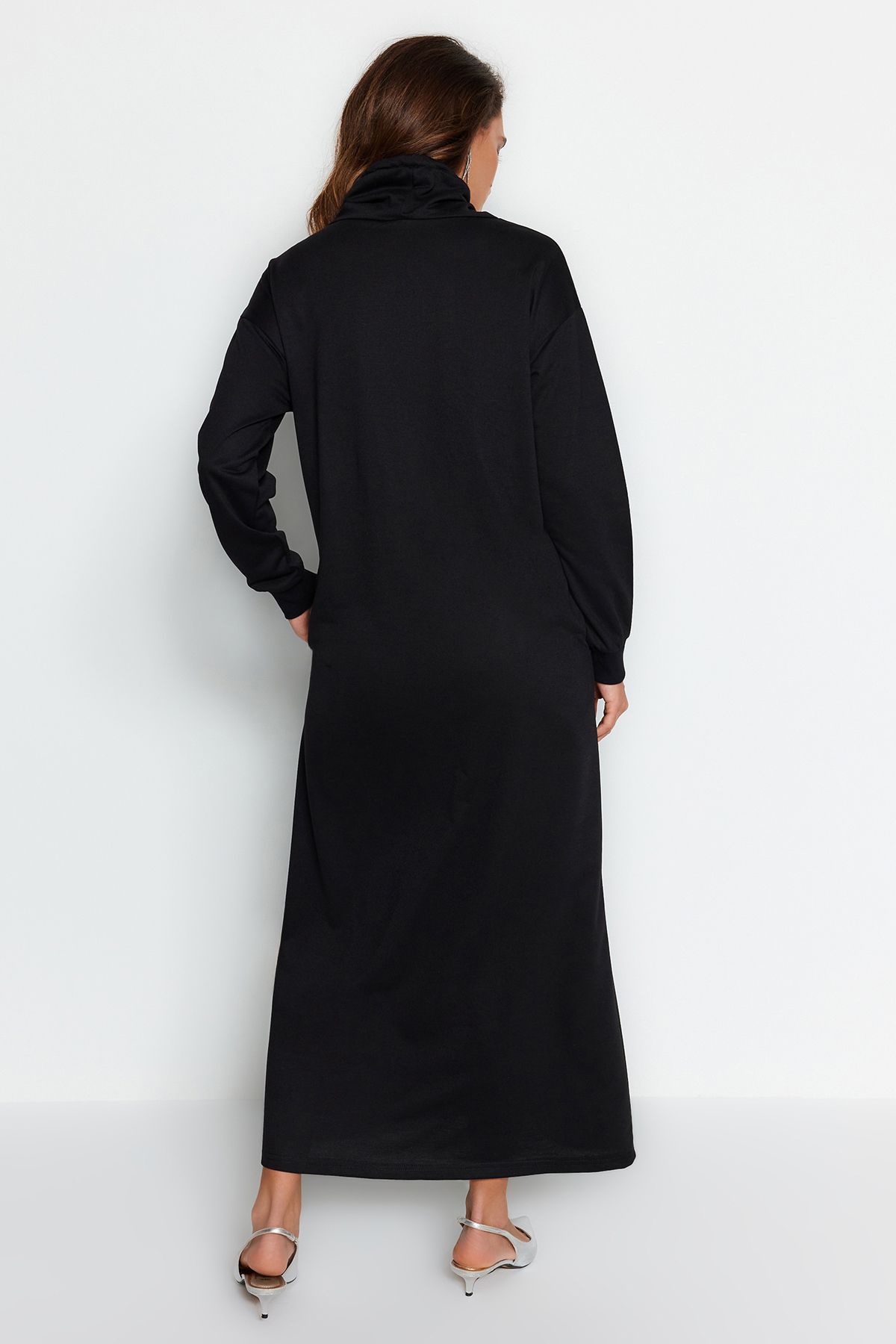 Trendyol Modest-Чорна сукня великого розміру Orme з коміром-стійкою та шнурівкою, довга довжина TCTSS22EB0132 6