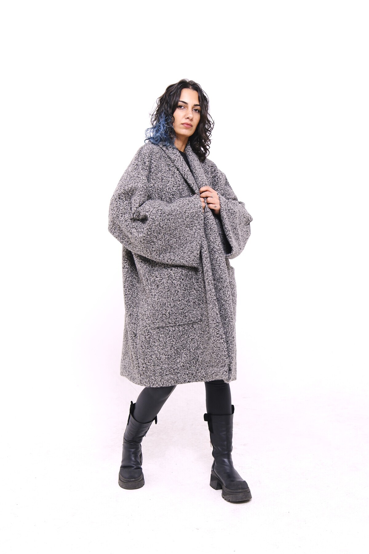 Yumuşak Keçe Buklet Kumaştan Geniş Yakalı Cepli Oversize Kısa Kaban Unisex — خاکستری UK1001 — تصویر 7 از 8