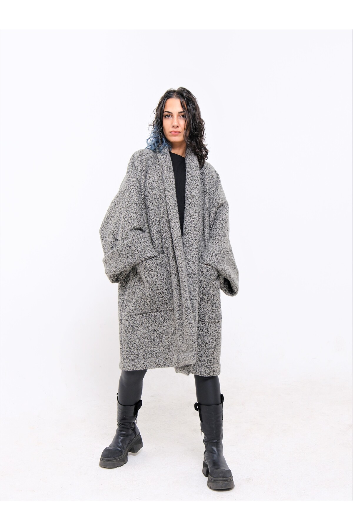 Yumuşak Keçe Buklet Kumaştan Geniş Yakalı Cepli Oversize Kısa Kaban Unisex — خاکستری UK1001 — تصویر 8 از 8