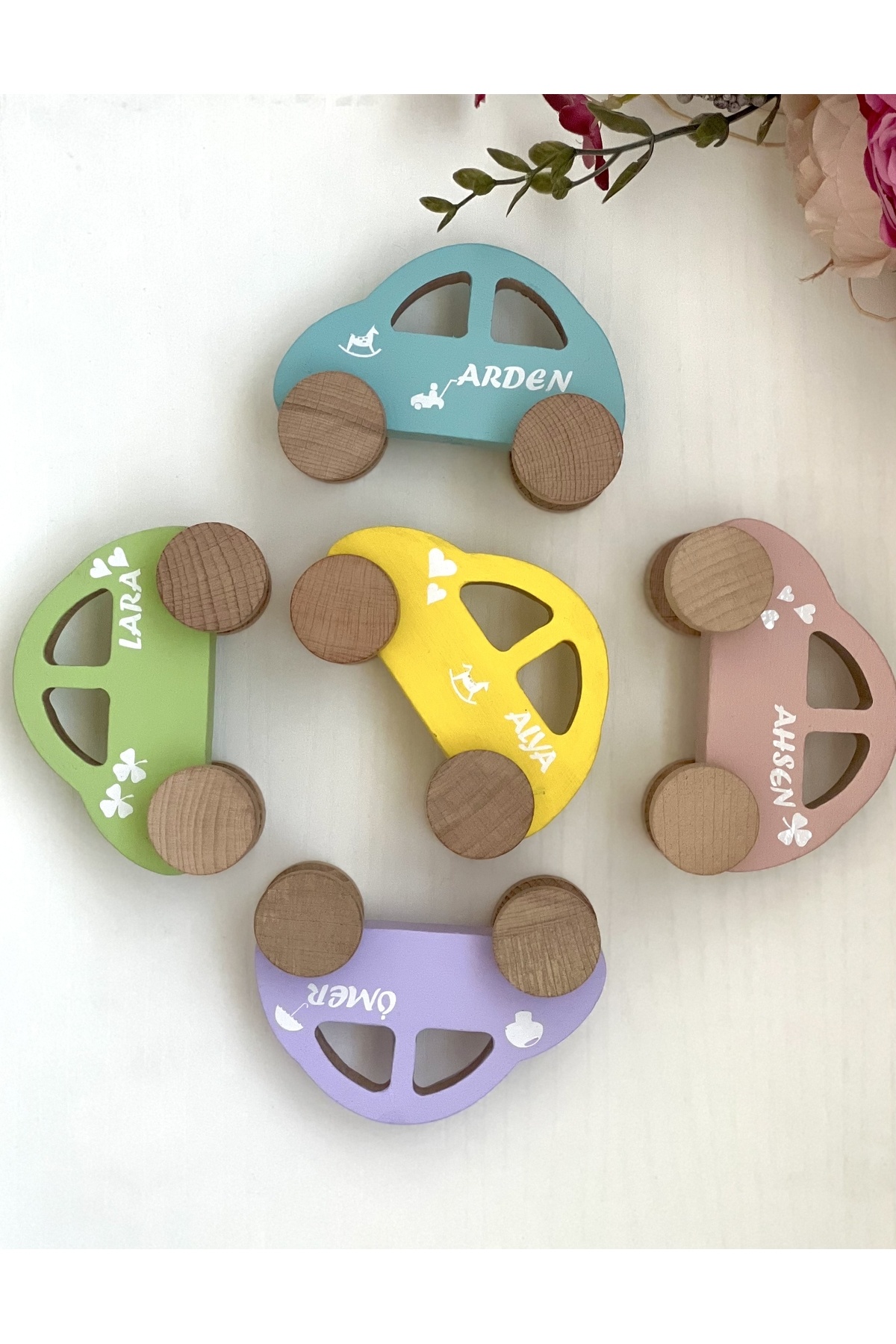 mogokids Kişiye özel renkli isimli oyuncak ahşap araba dekor ve hediyelik fotoğrafı 3 (önizleme)