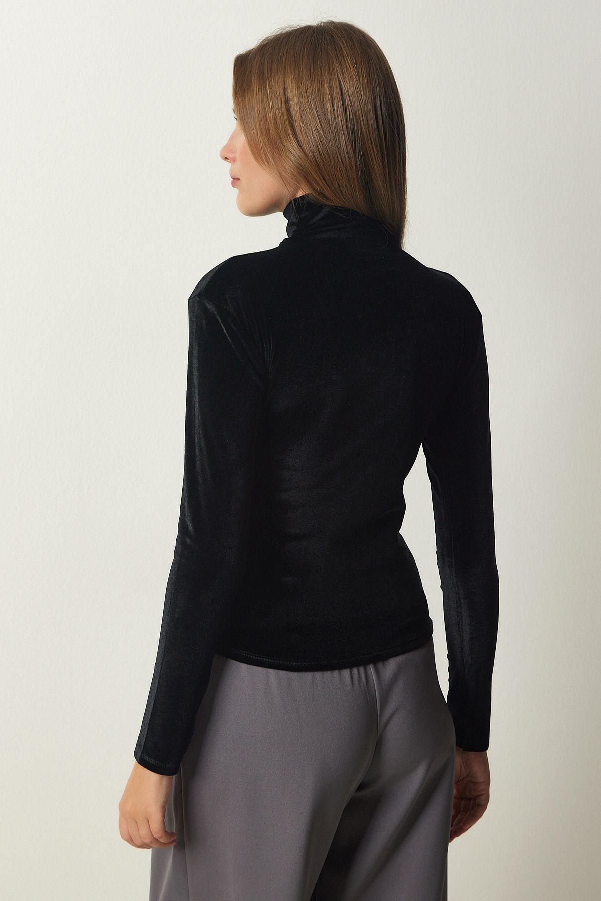 Happiness İstanbul-Stilvolle Damenbluse aus Samt mit gerafftem Kragen in Schwarz FF00144 6
