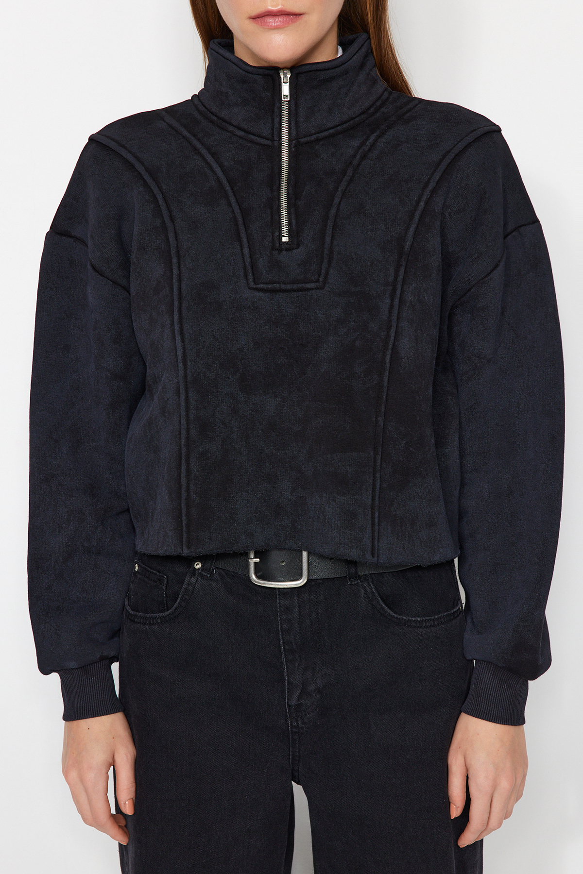 Trendyolmilla  Antrasit Eskitme/Soluk Efektli Rahat Kesim Crop Kalın İçi Polarlı Örme Sweatshirt TWOAW24SW00243 - Görsel 5