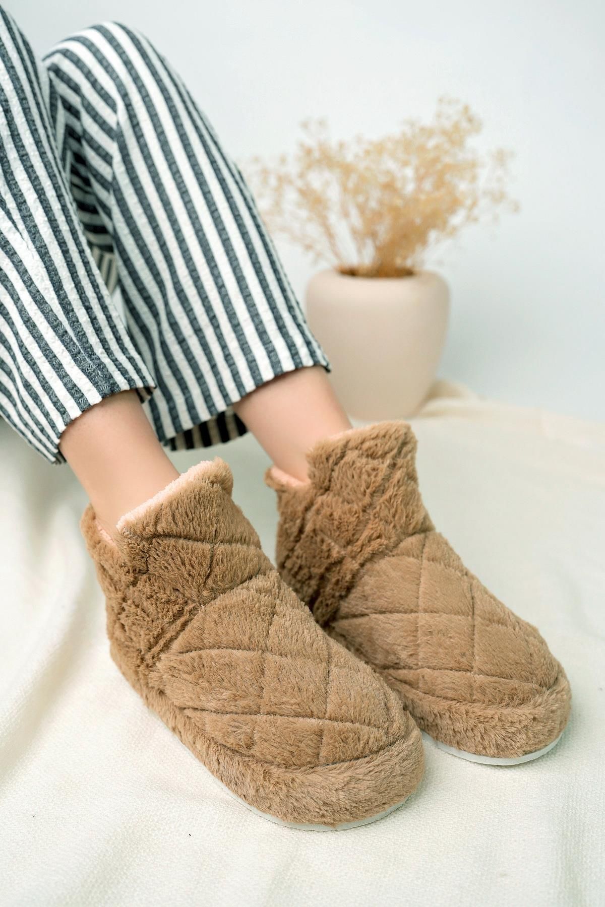 Buy Couple Slippers Online In India - Etsy India