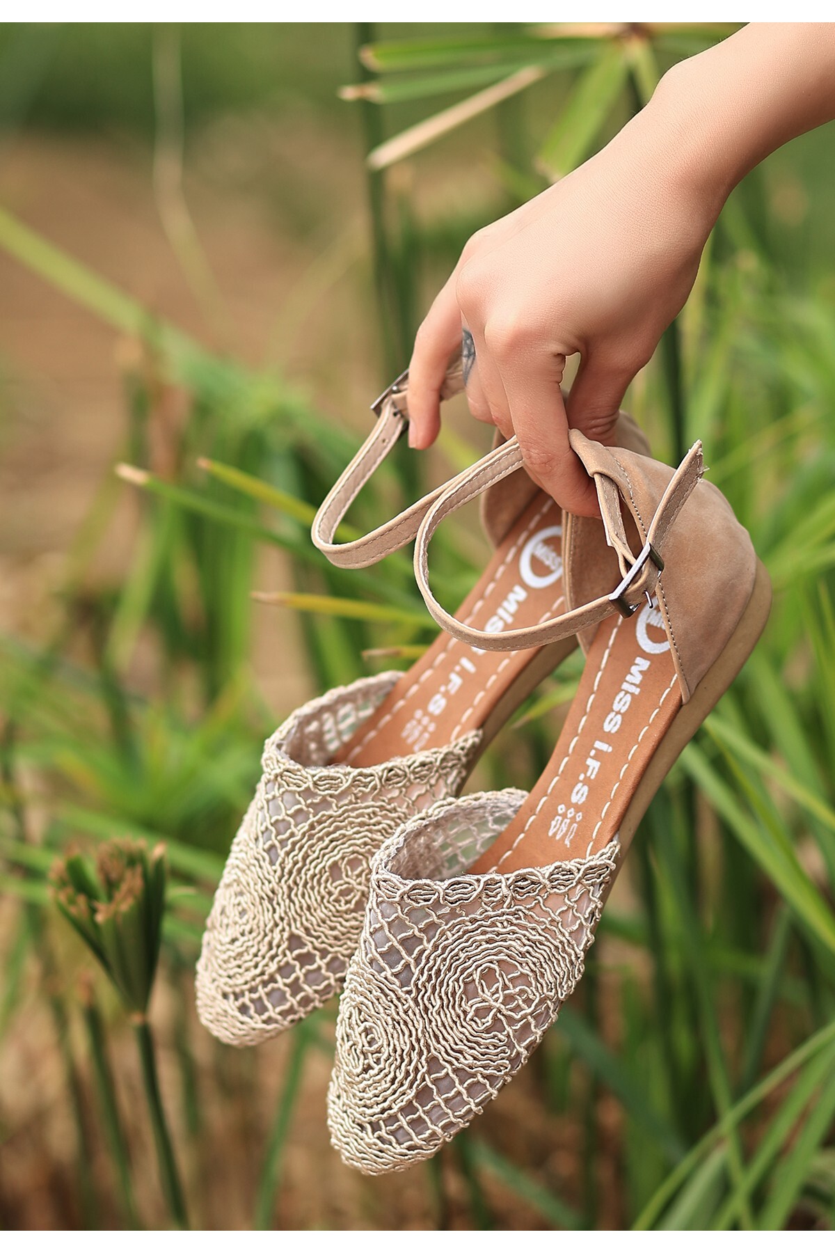 Krem Örgülü Sandalet