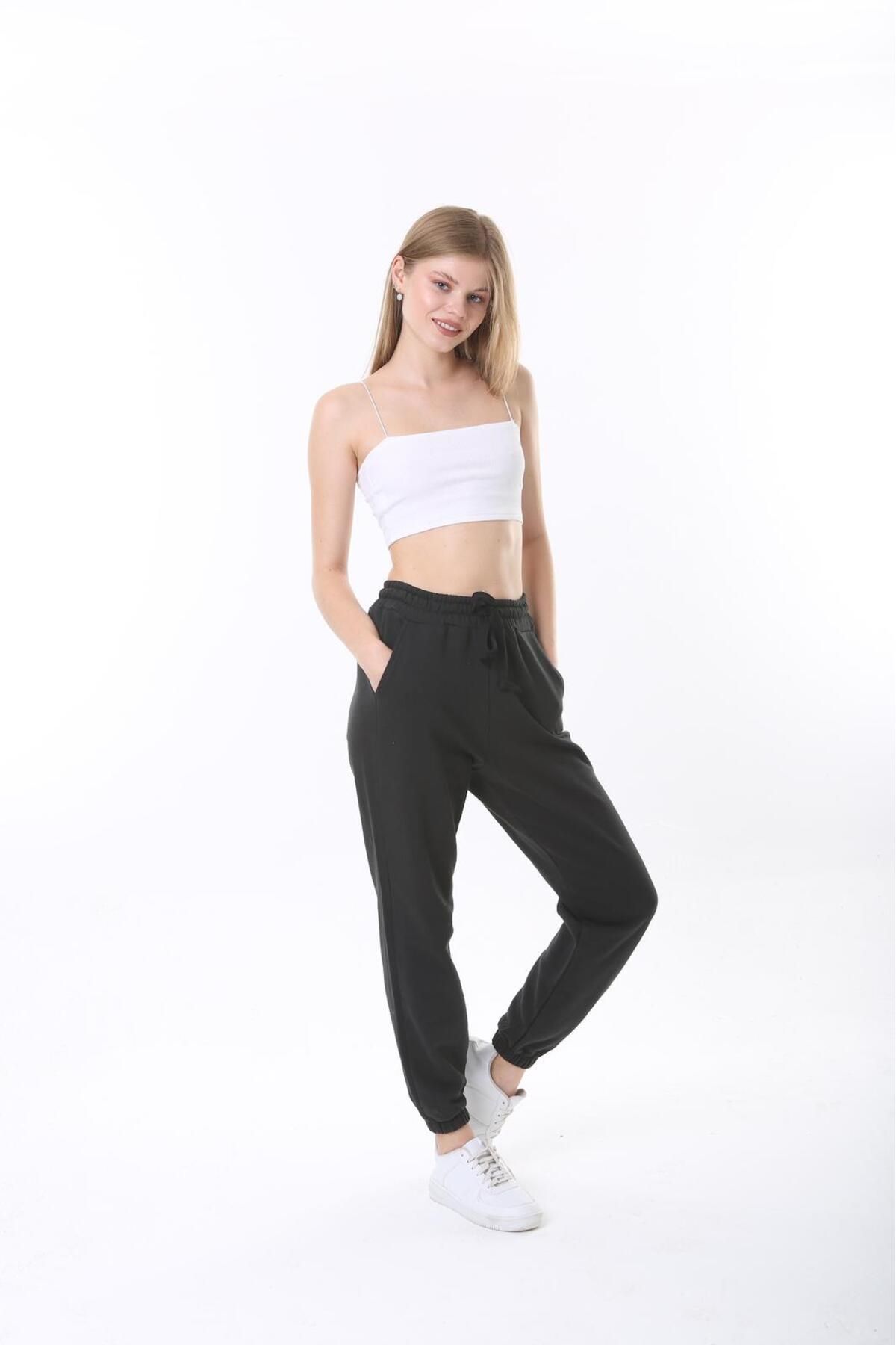 Thin best sale black joggers