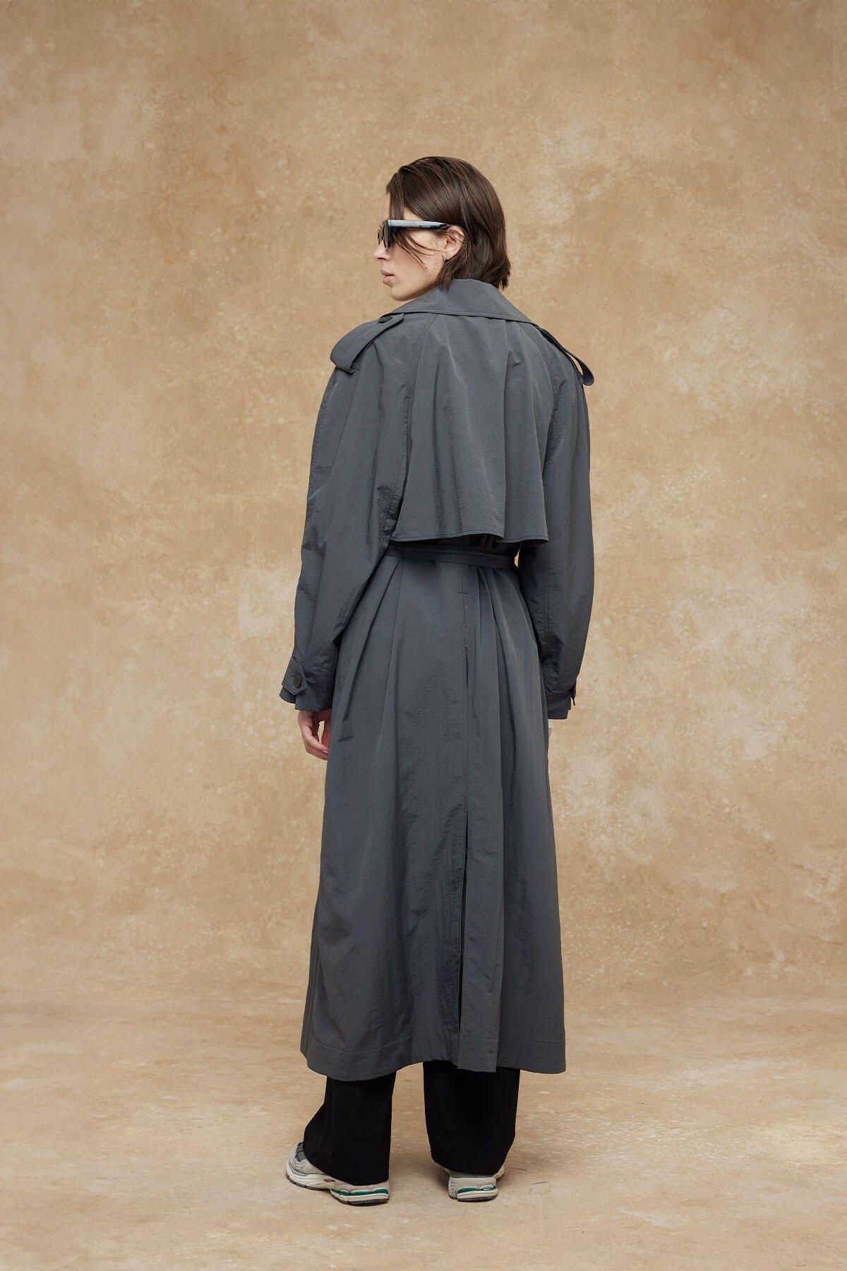 Manuka-TECHNICKÁ LÁTKA VELKÝ TRENCH ANTRACIT 8