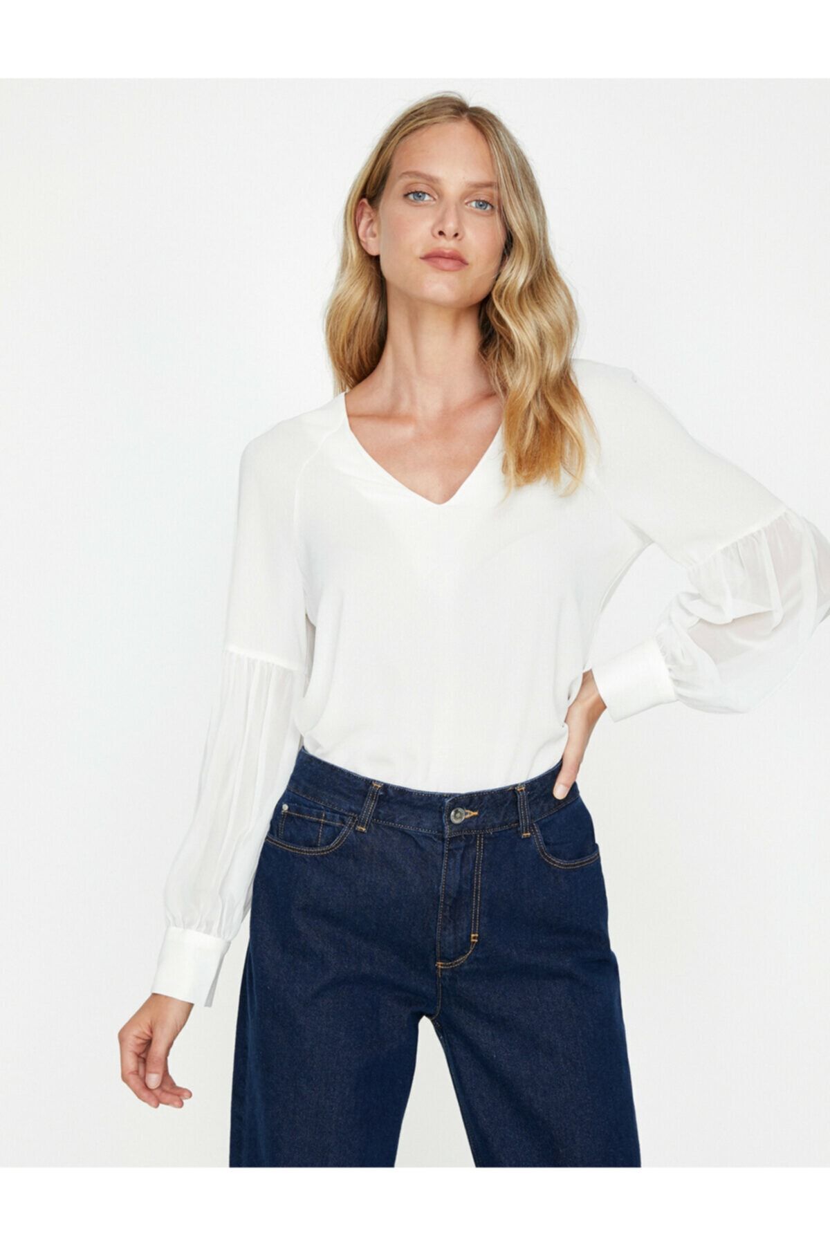 Koton-Woman
 White V-Neck Blouse 9KAK68872PW 1