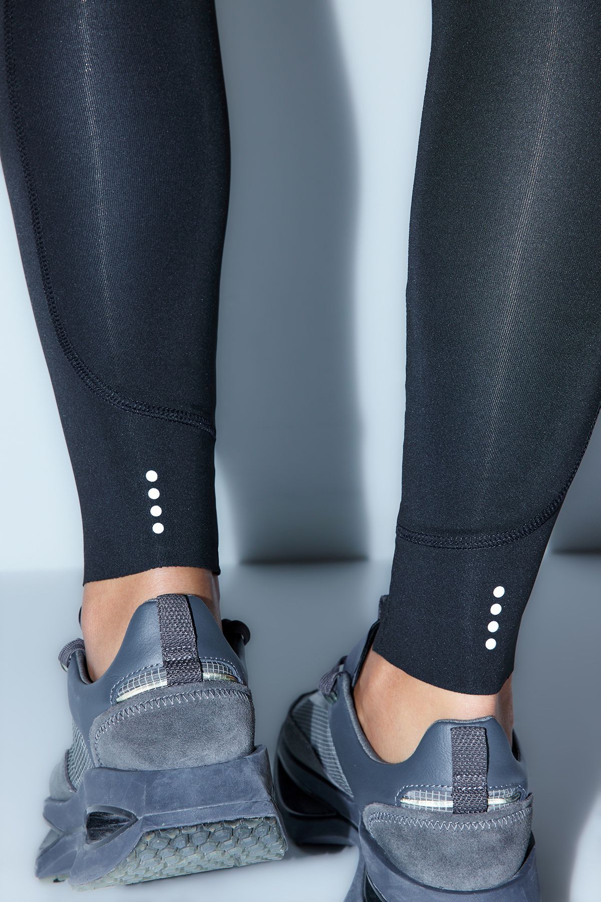 Trendyol Collection-Schwarze, matte, gestrickte Sport-Leggings in voller Länge mit zusätzlicher Bauch-Raffschicht THMAW24TY00026 3