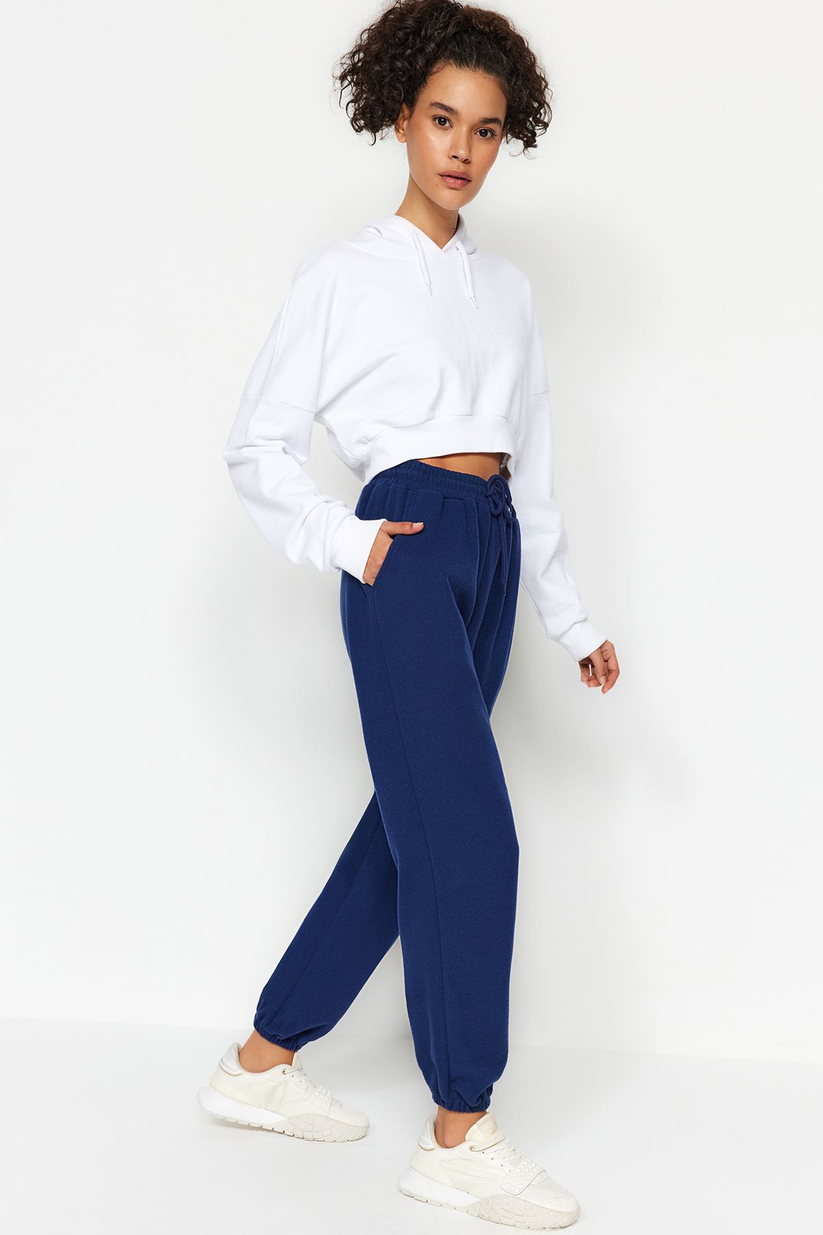 Dark blue joggers outfit store