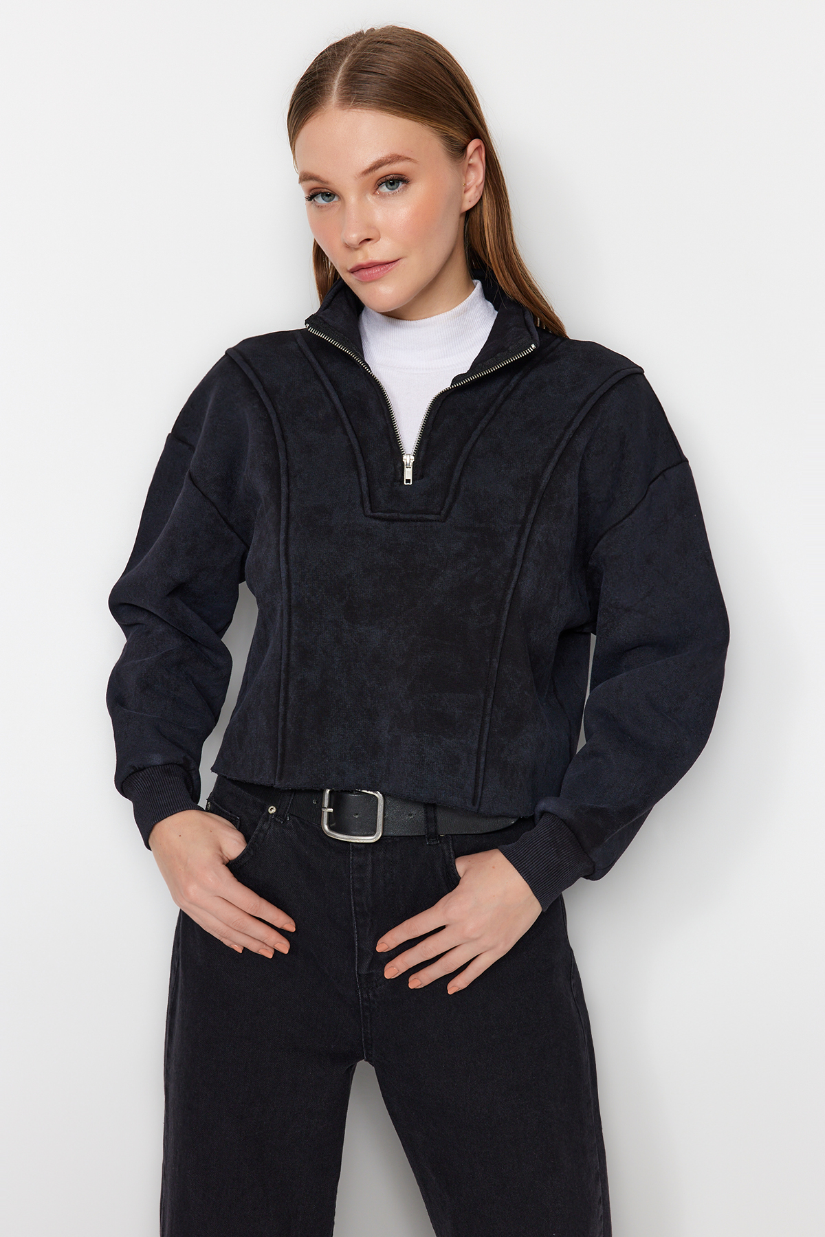 Trendyolmilla  Antrasit Eskitme/Soluk Efektli Rahat Kesim Crop Kalın İçi Polarlı Örme Sweatshirt TWOAW24SW00243 - Görsel 3