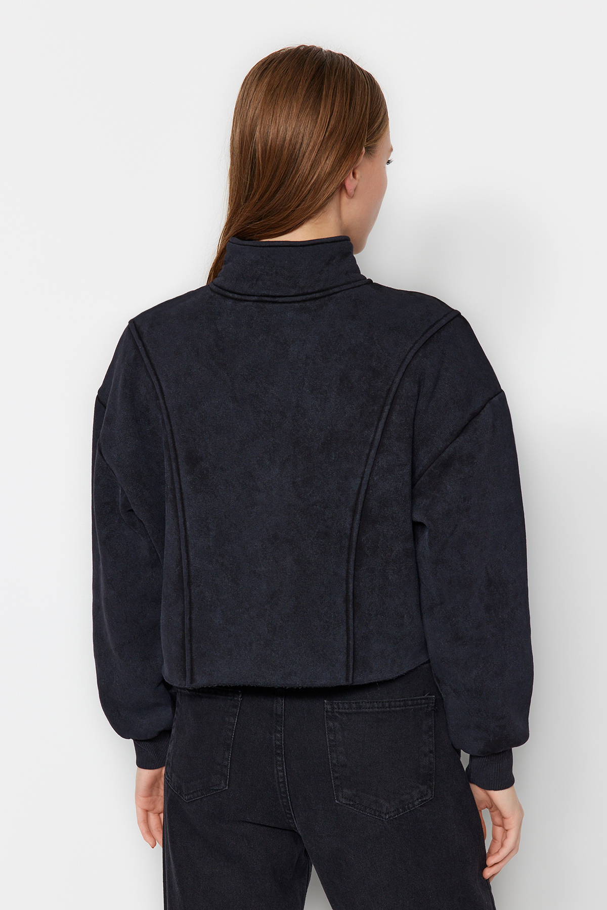 Trendyolmilla  Antrasit Eskitme/Soluk Efektli Rahat Kesim Crop Kalın İçi Polarlı Örme Sweatshirt TWOAW24SW00243 - Görsel 6