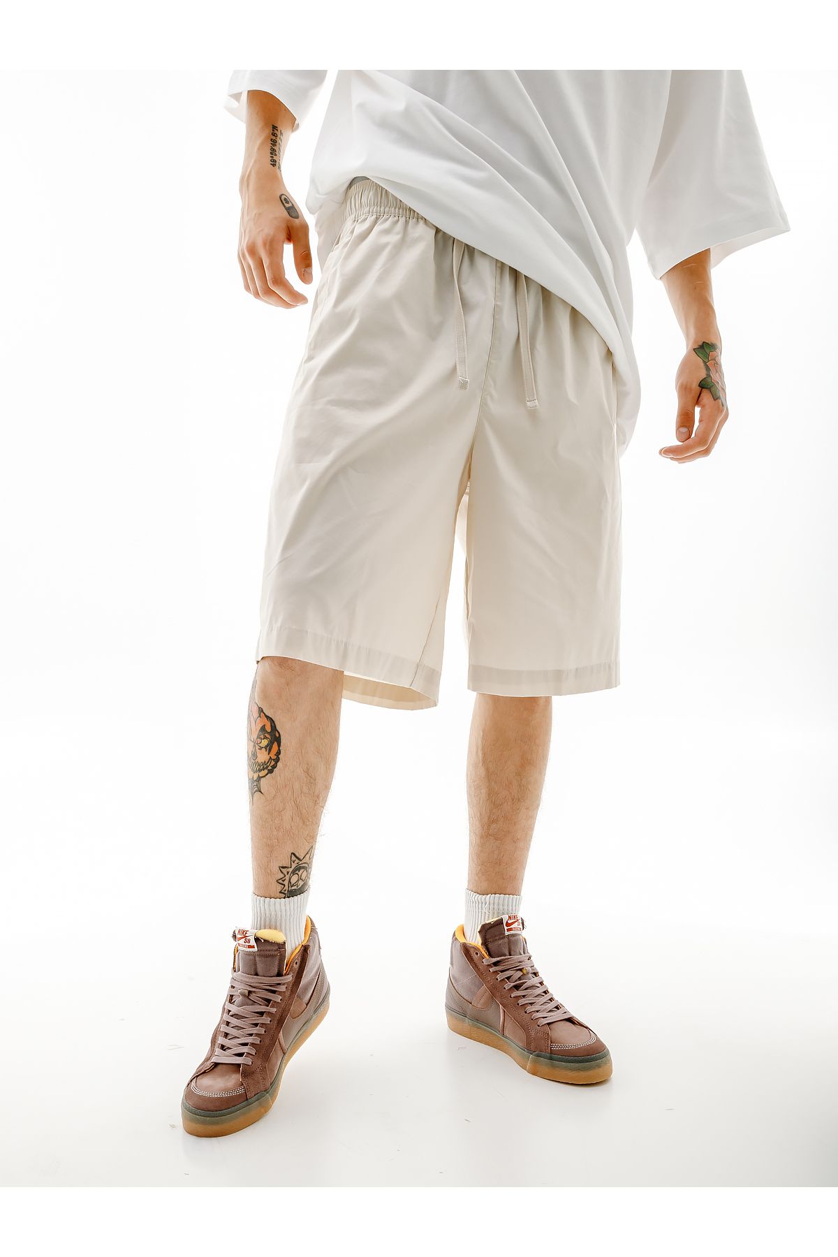 Beige hotsell nike shorts