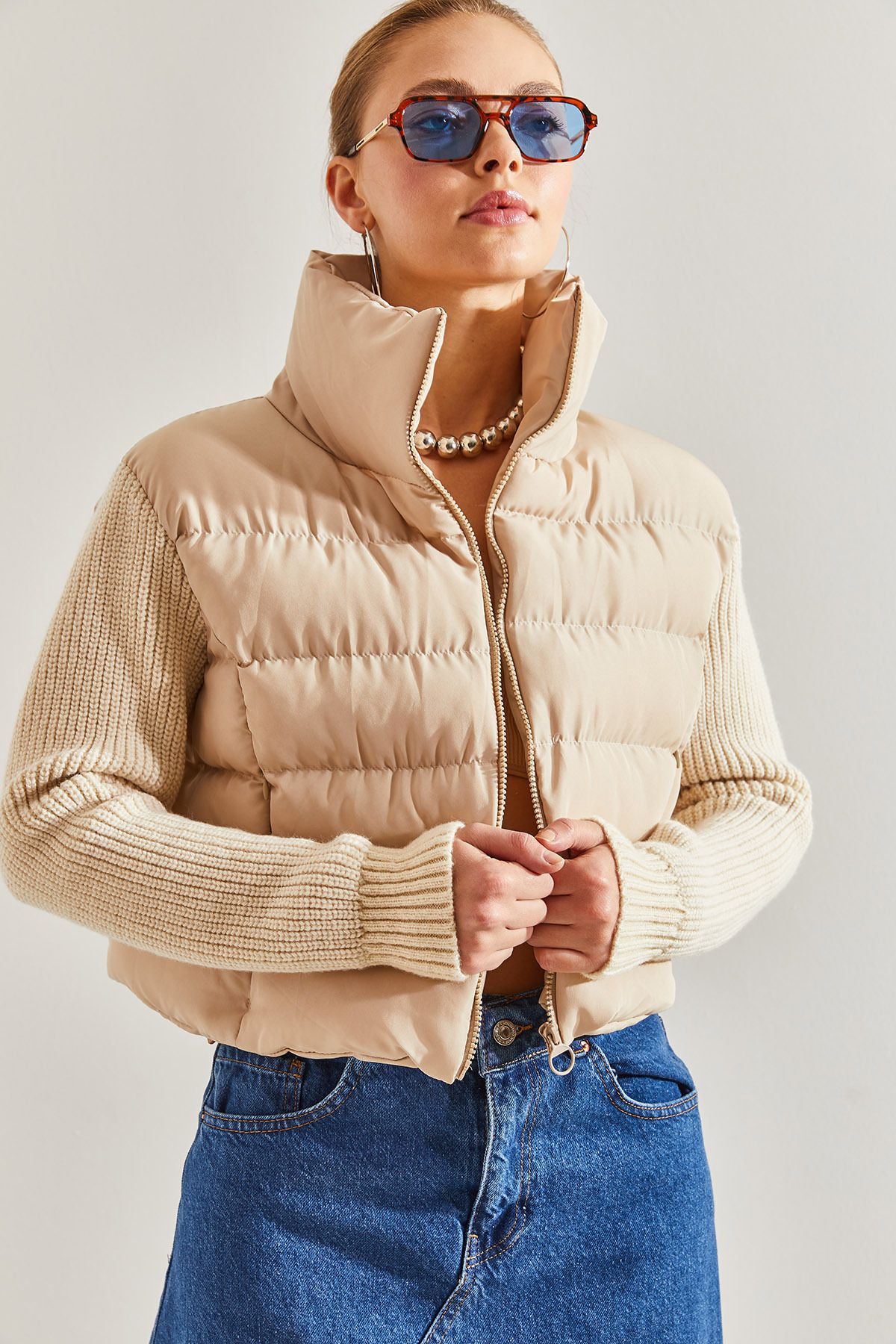 Bianco Lucci-Damen-Puffermantel mit Strickärmeln und Judge-Kragen 5