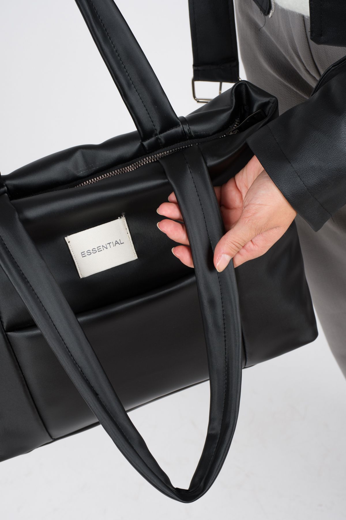 citycenterfashion-حقيبة يد وكتف أساسية مبطنة بسحاب للإغلاق من الساتان للنساء cty-lbn-9254 6