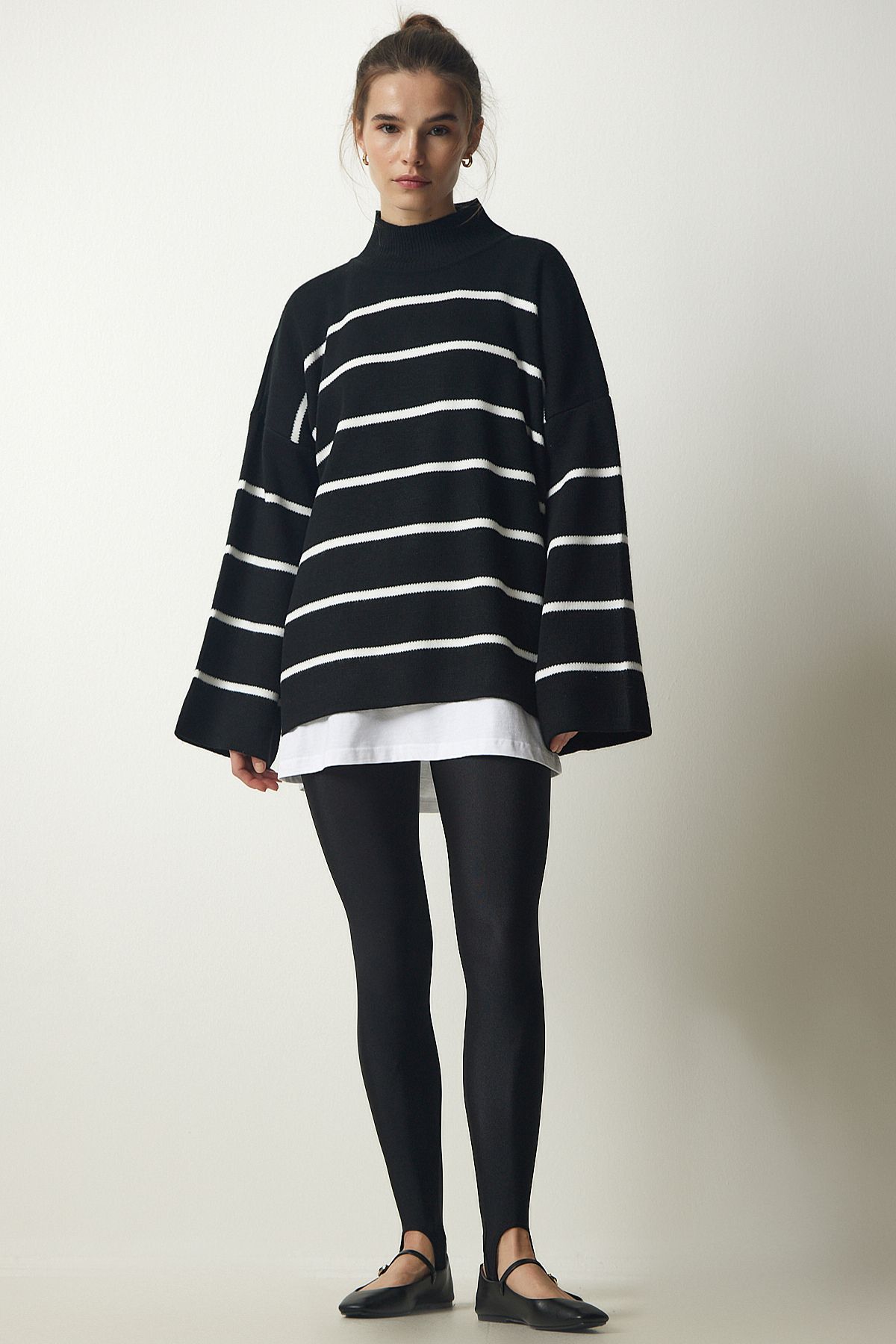 Happiness İstanbul-Schwarzes, gestreiftes Oversize-Sweatshirt aus Strick mit Stehkragen für Damen NF00076 5