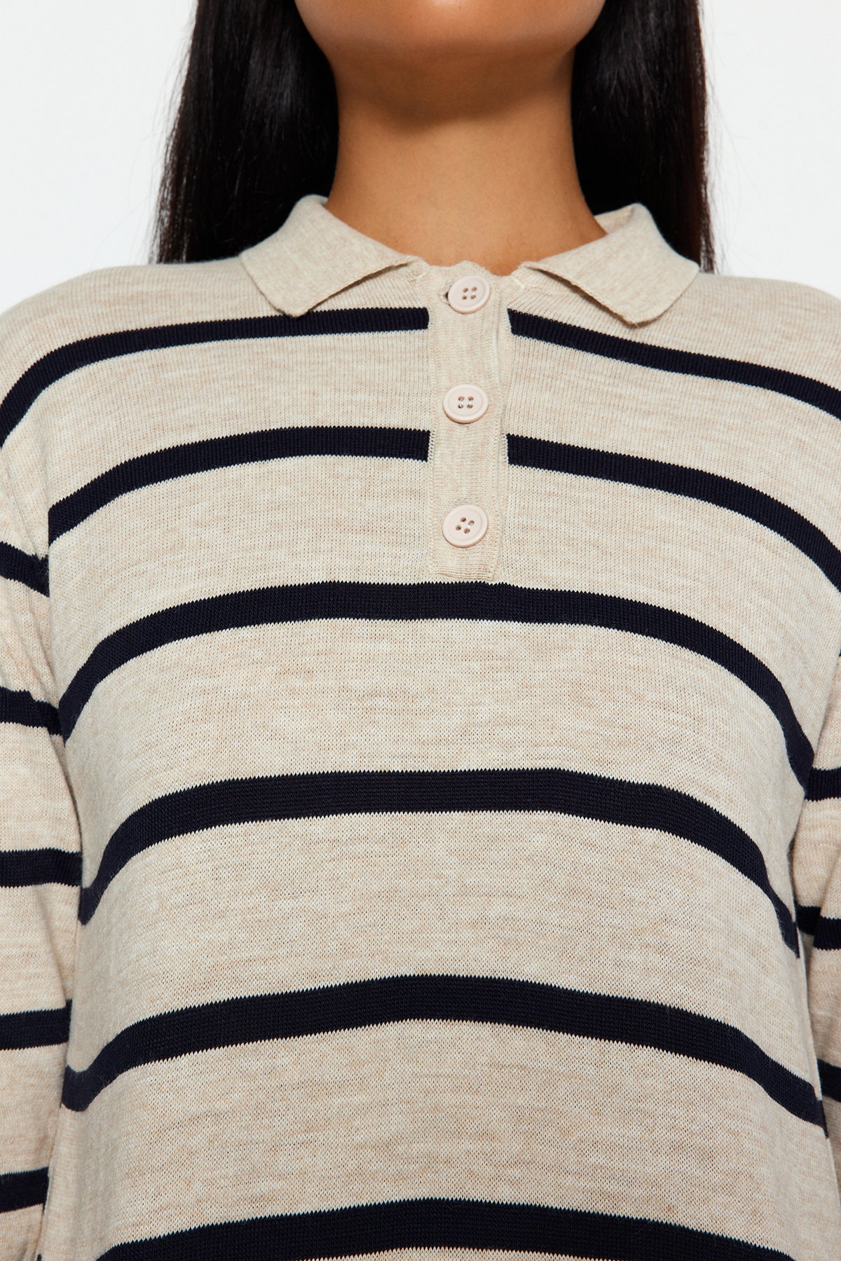 Trendyol Modest Dzianinowa sukienka w paski w kolorze indygo z kołnierzykiem polo TCTAW22EB0212