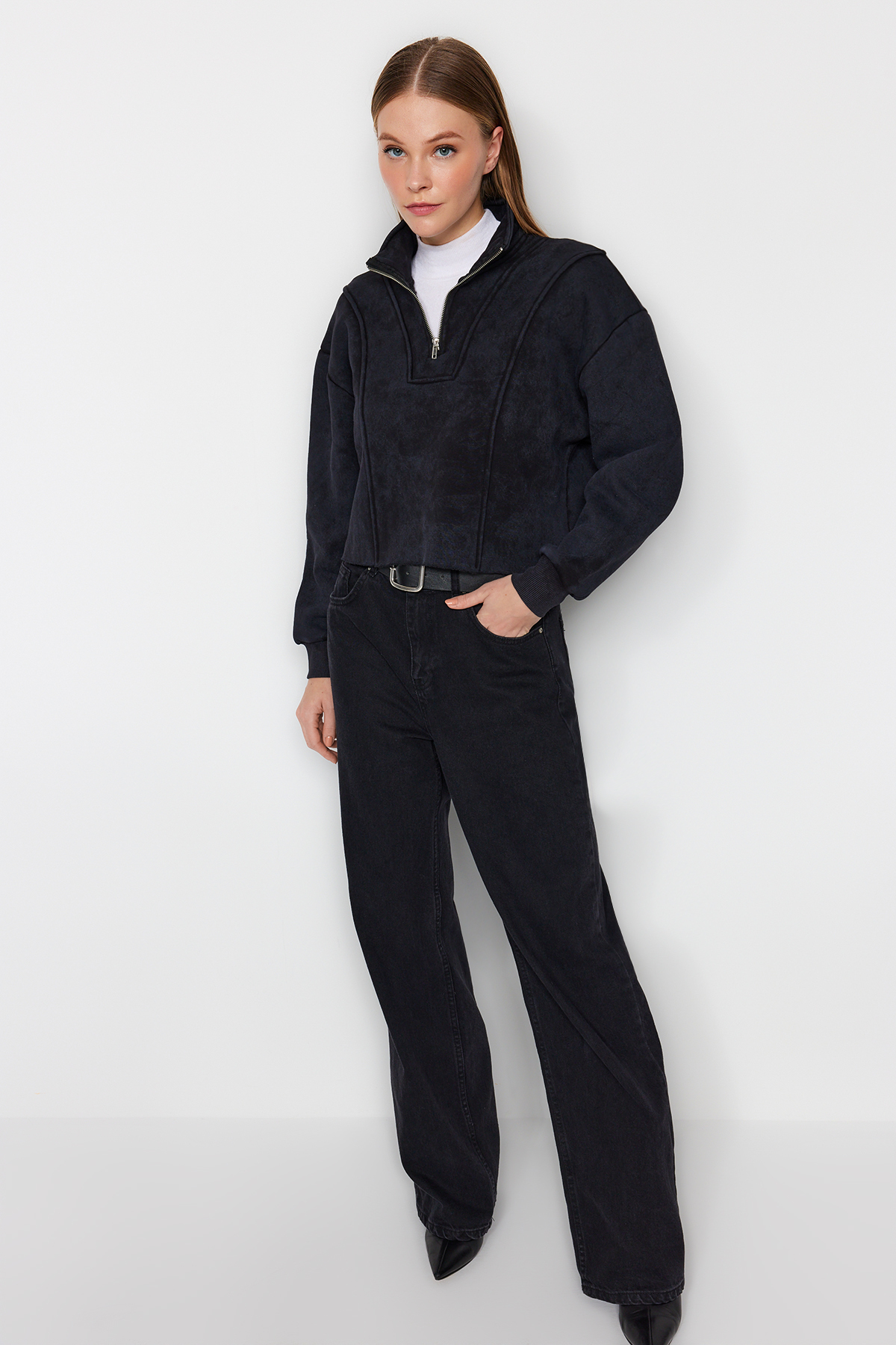 Trendyolmilla  Antrasit Eskitme/Soluk Efektli Rahat Kesim Crop Kalın İçi Polarlı Örme Sweatshirt TWOAW24SW00243 - Görsel 2