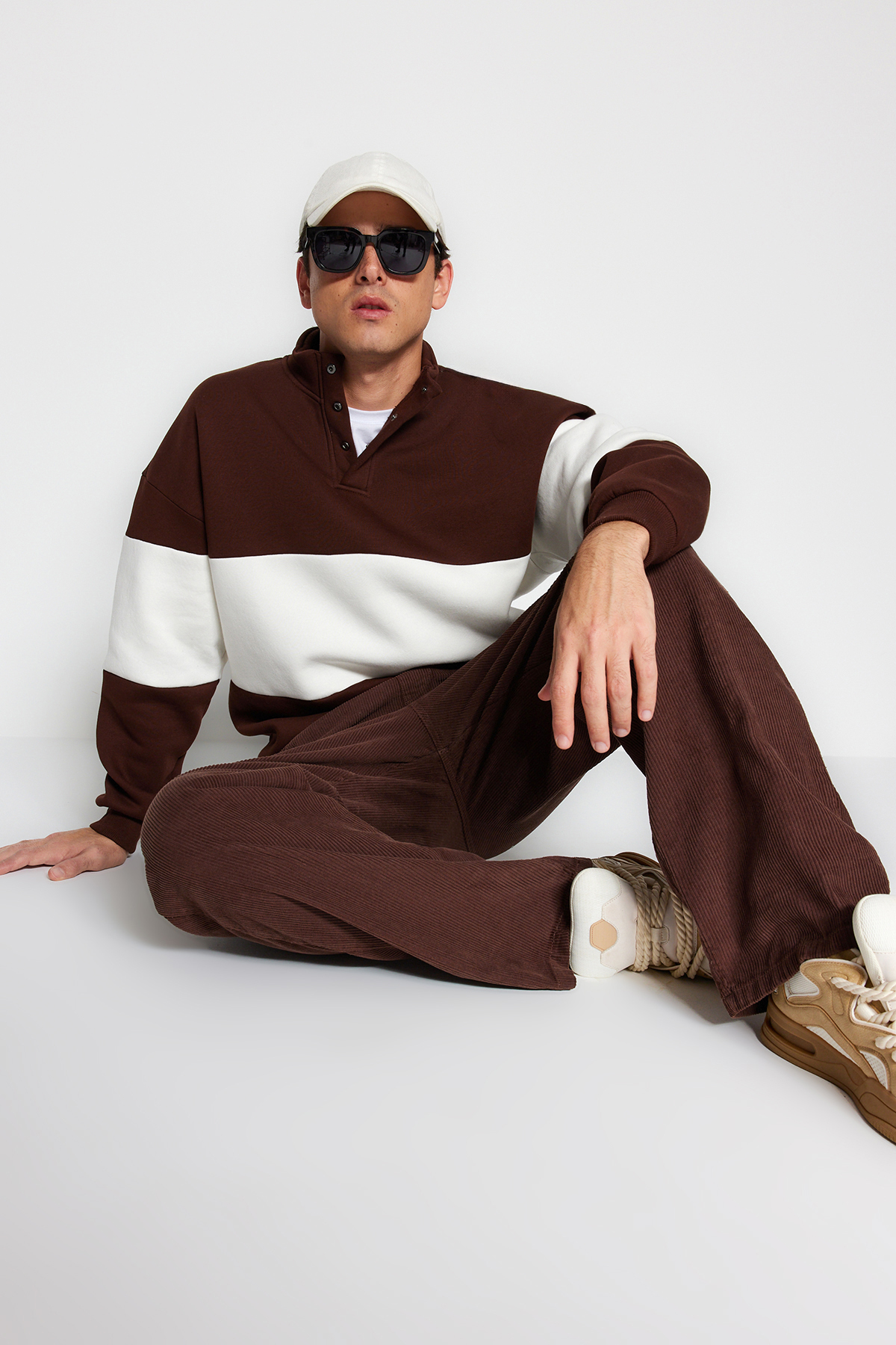 Trendyol Collection-Farbe innen Fleece Braun Oversize SWeatshirt - Druckknopfkragen TMNAW24sw00160 3