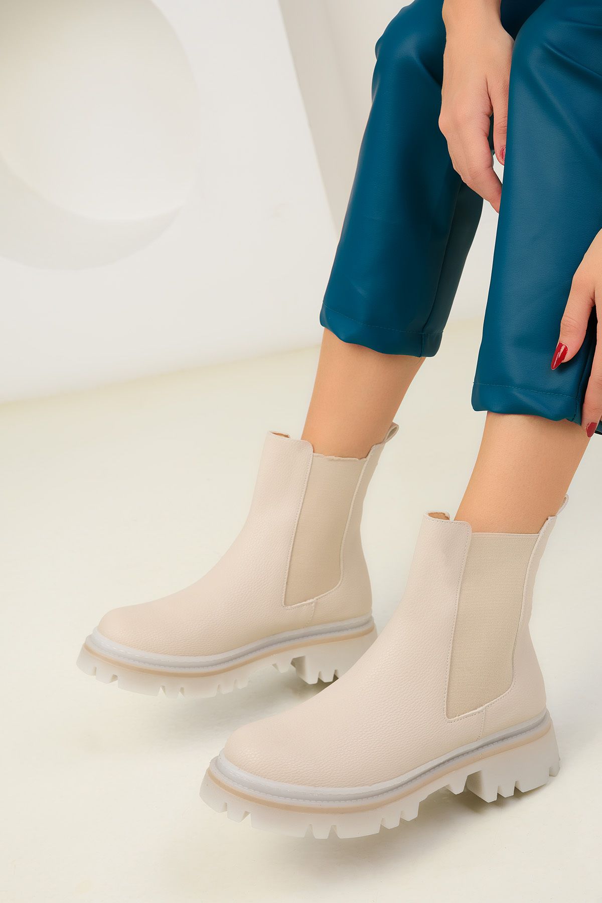 SOHO Ankle Boots Beige Flat
