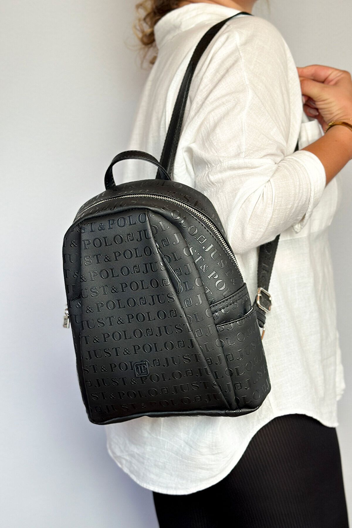 Women's backpack with compartments clearance