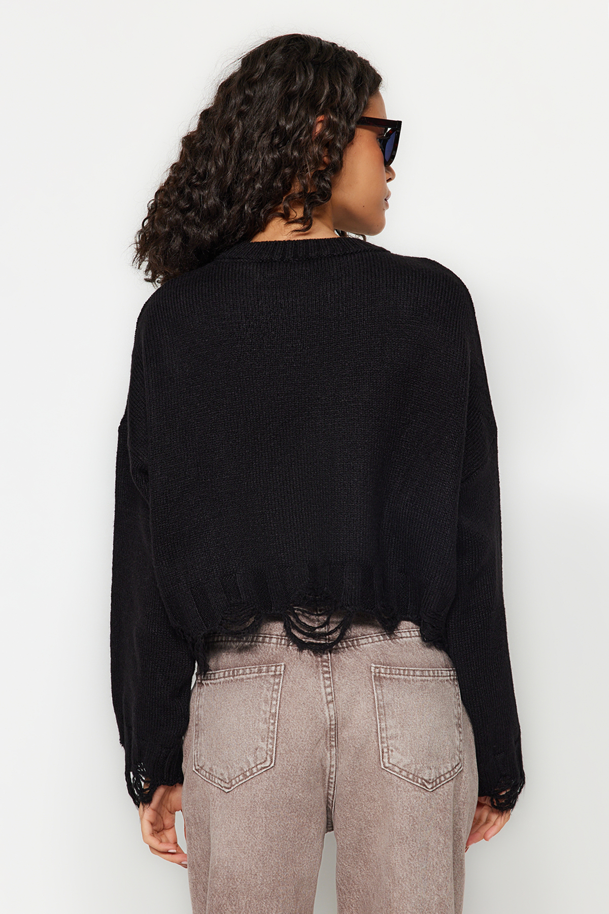 Trendyolmilla  Siyah Crop Geniş Kalıp Yumuşak Dokulu Akıtma Detaylı Triko Kazak TWOAW24KZ00319 - Görsel 6