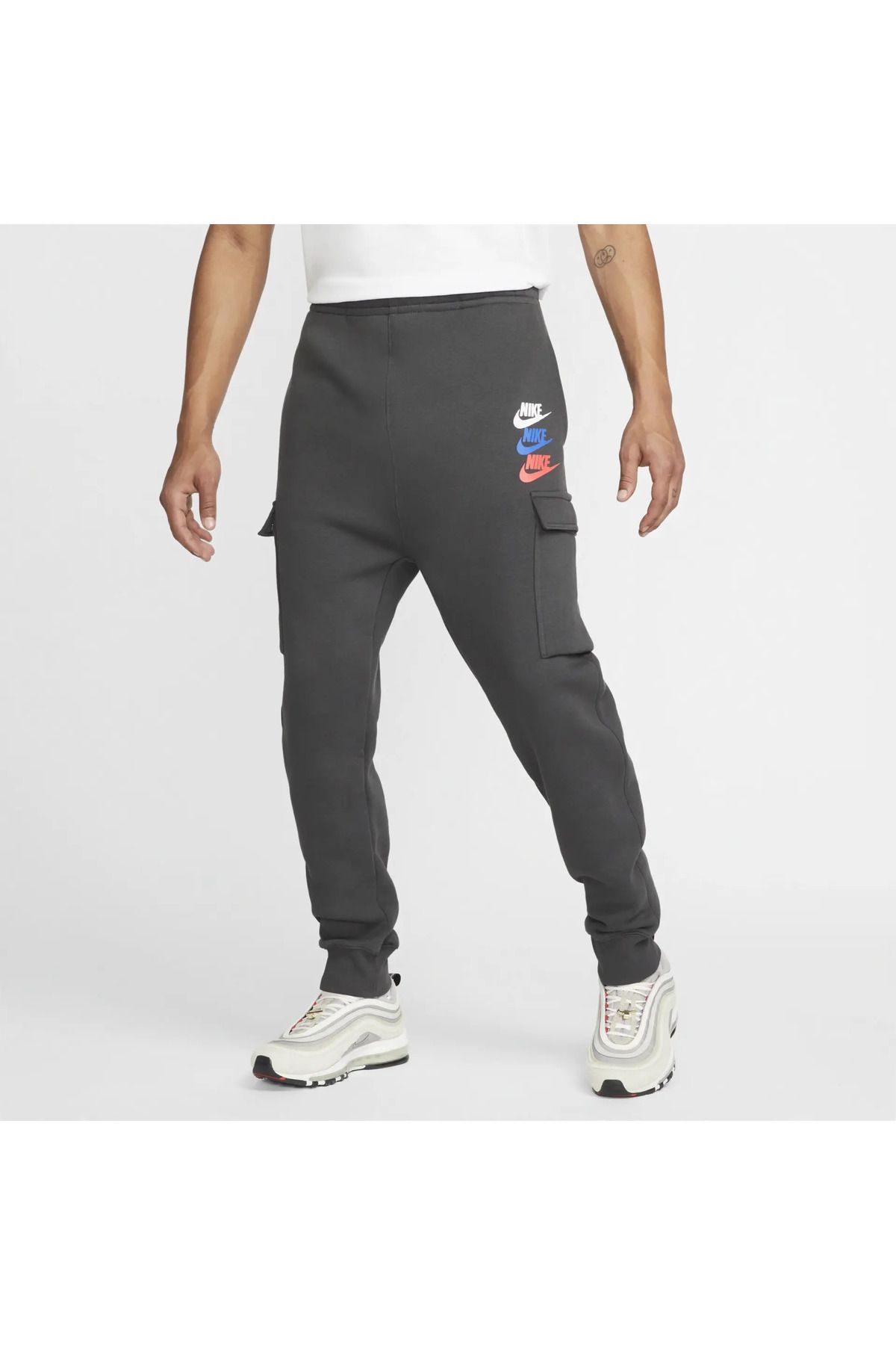 Nike Sportswear Standard Issue Men s Cargo Pocket Sweatpants Trendyol