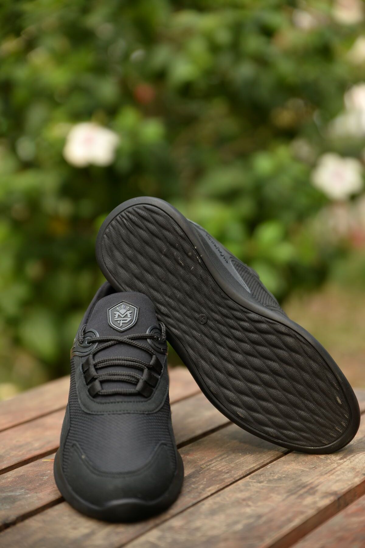 Comfortable non slip best sale black shoes