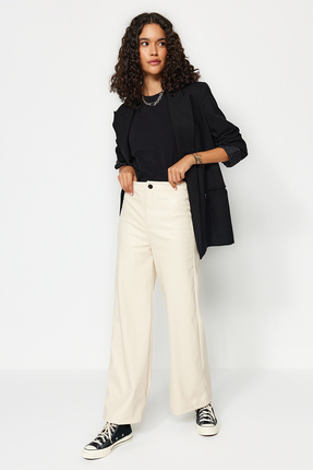 TRENDYOLMİLLA Bej Suni Deri Wide Leg Cep Detaylı Örme Pantolon TWOAW24PL00103