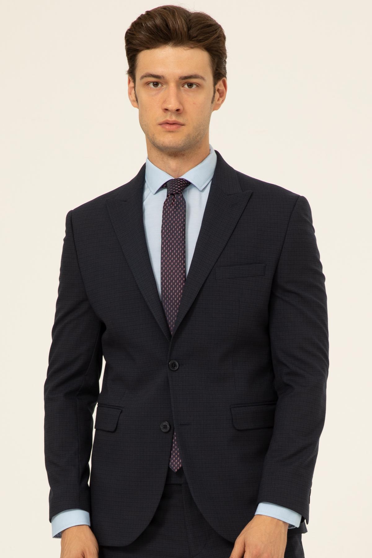 Slim Mold Dobby Suit