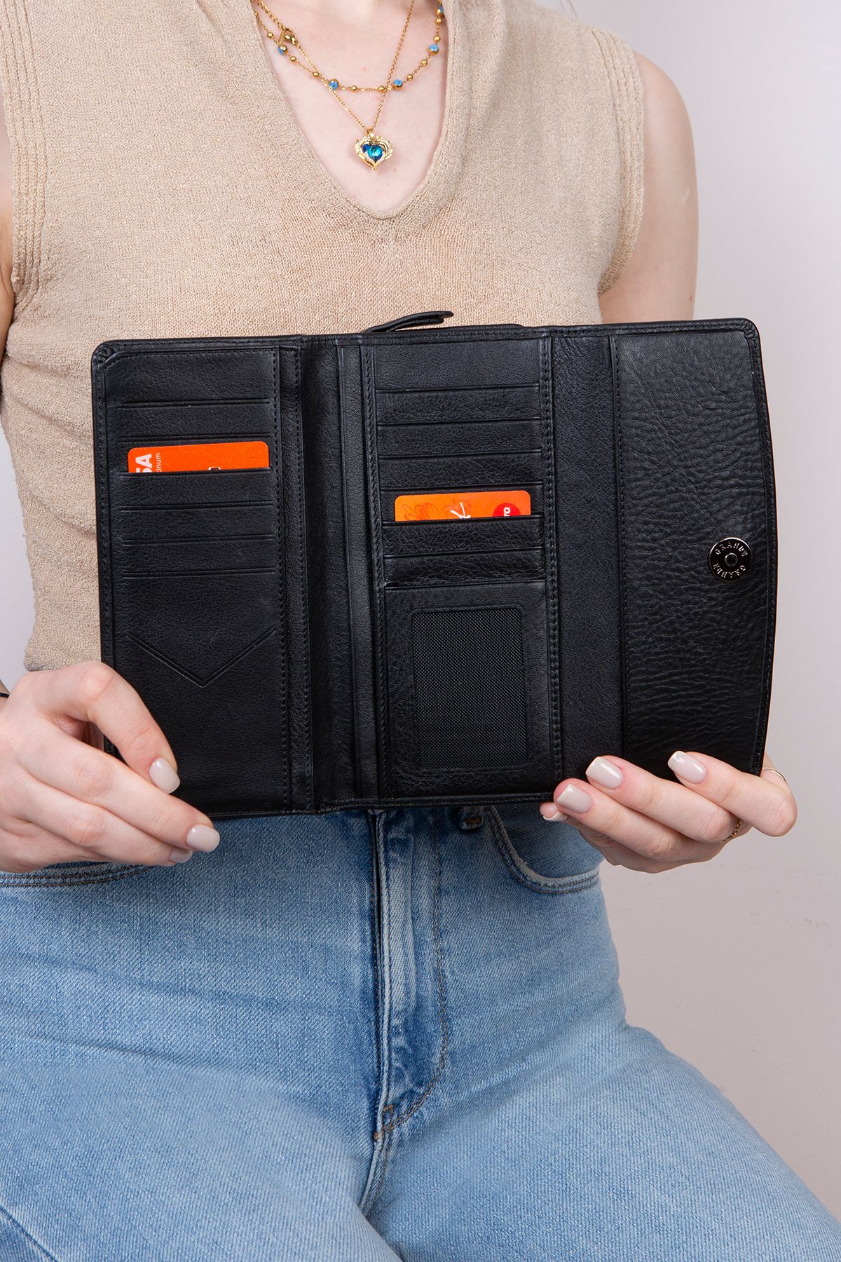 Women's sales portfolio wallet