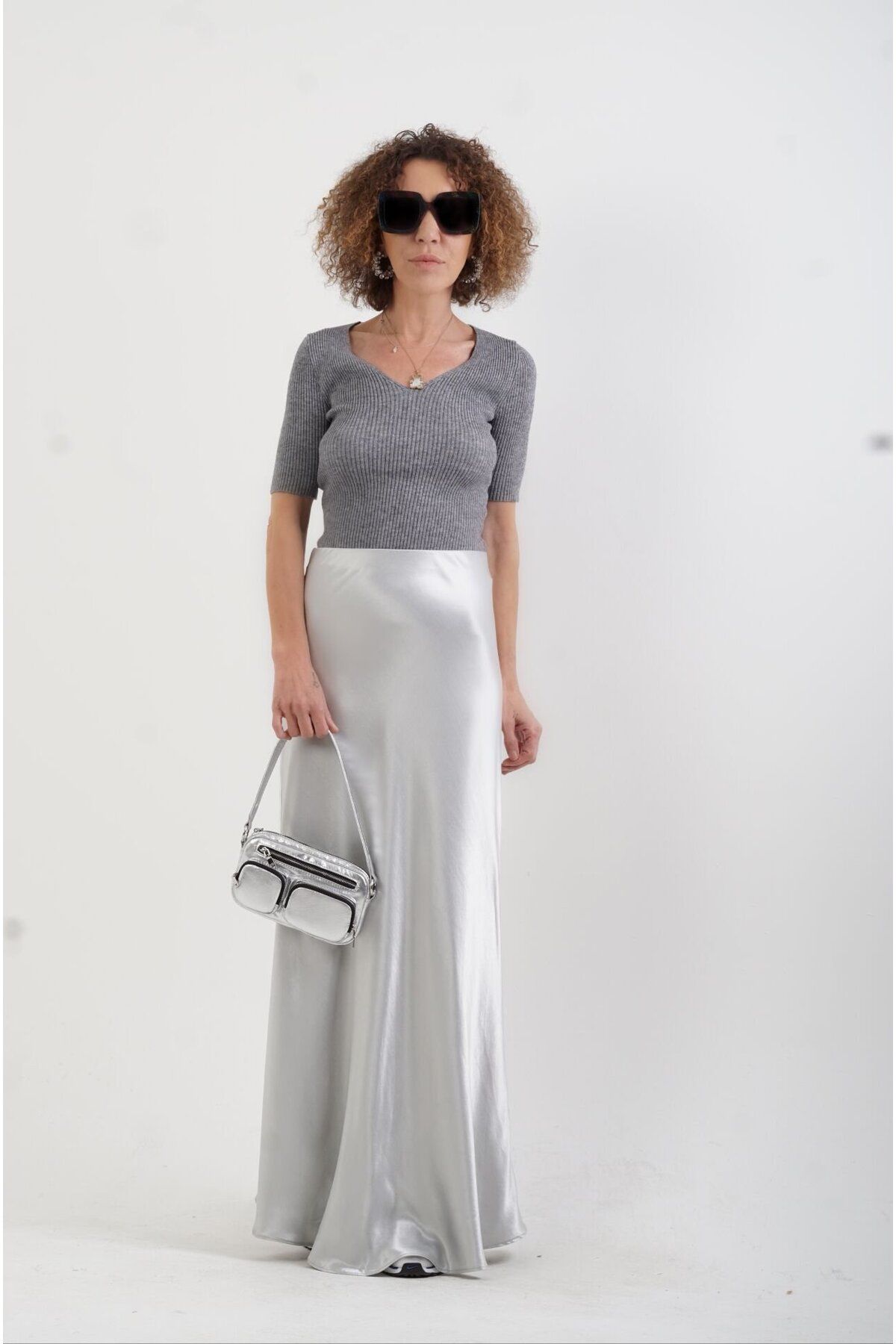 Zelish My Sister-Fustă argintie cu lungime maxi din satin 2