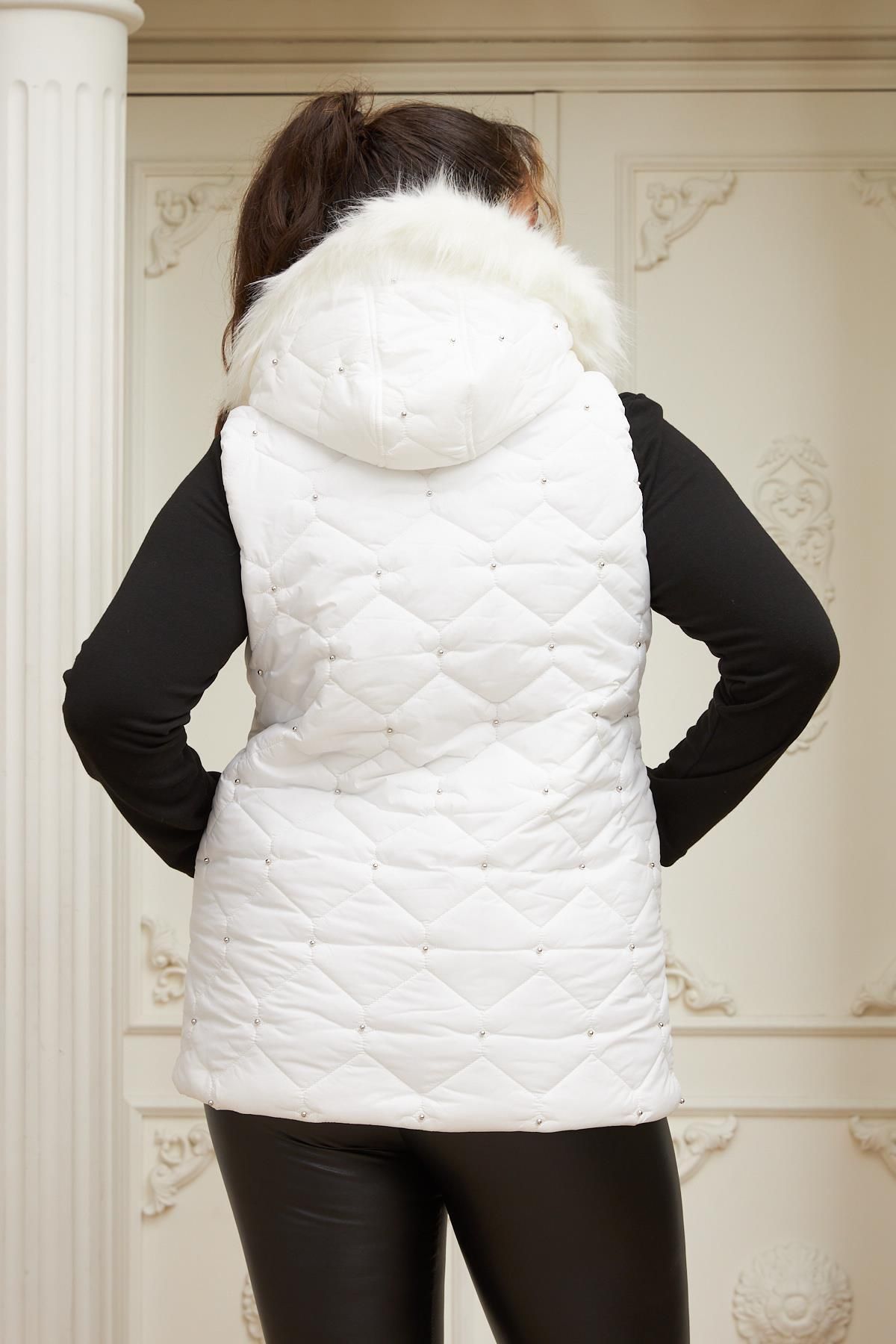 RMG-Dropped Women's Plus Size White Quilted Vest 4