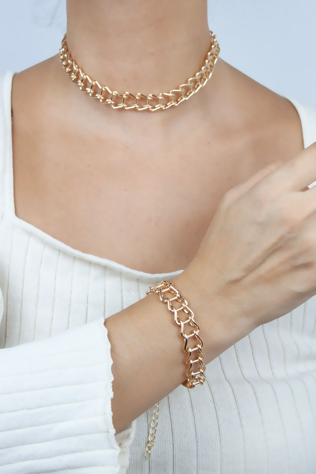 Chain and bracelet shop set