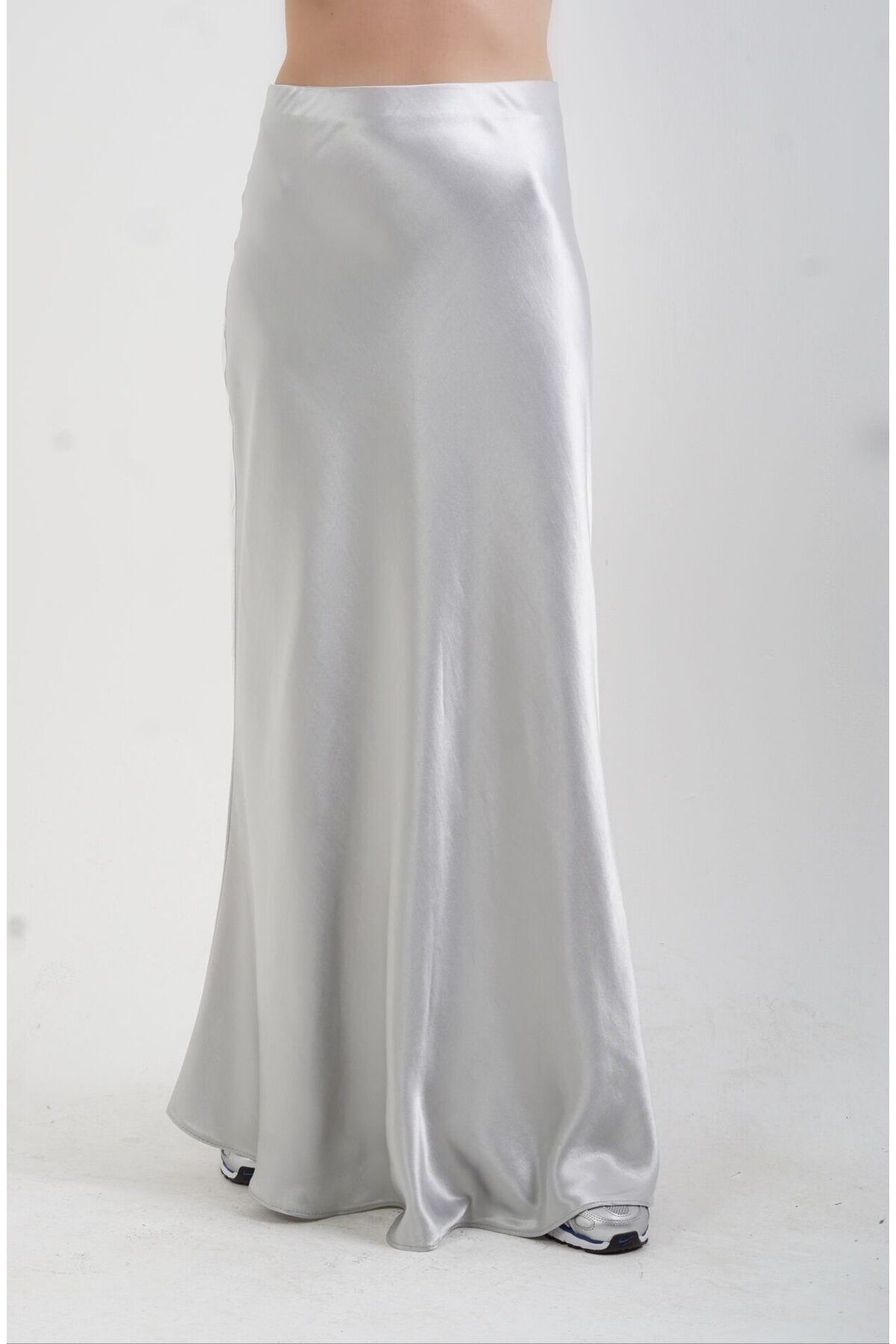 Zelish My Sister-Fustă argintie cu lungime maxi din satin 3