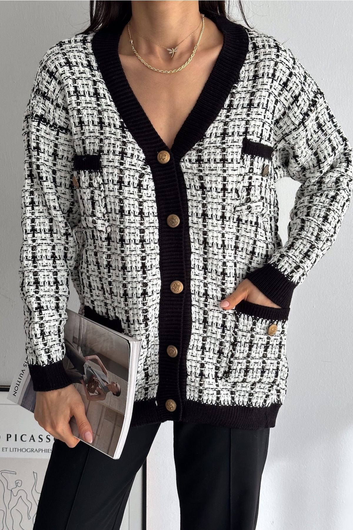 FEMELLE-Standard Size V-Neck Button Detailed Pocket Knitted Cardigan 1