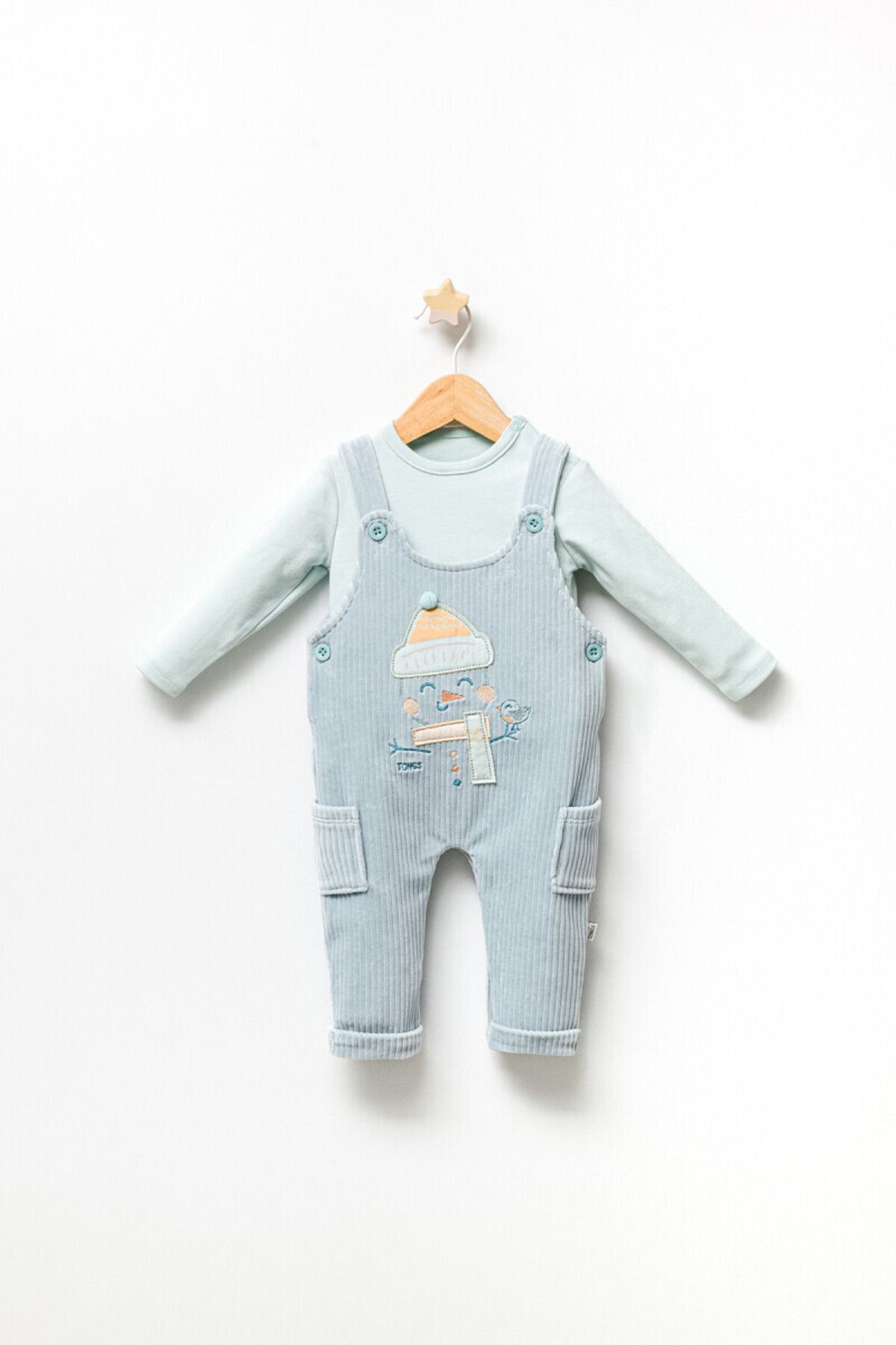 Jumpsuit and t shirt 2025