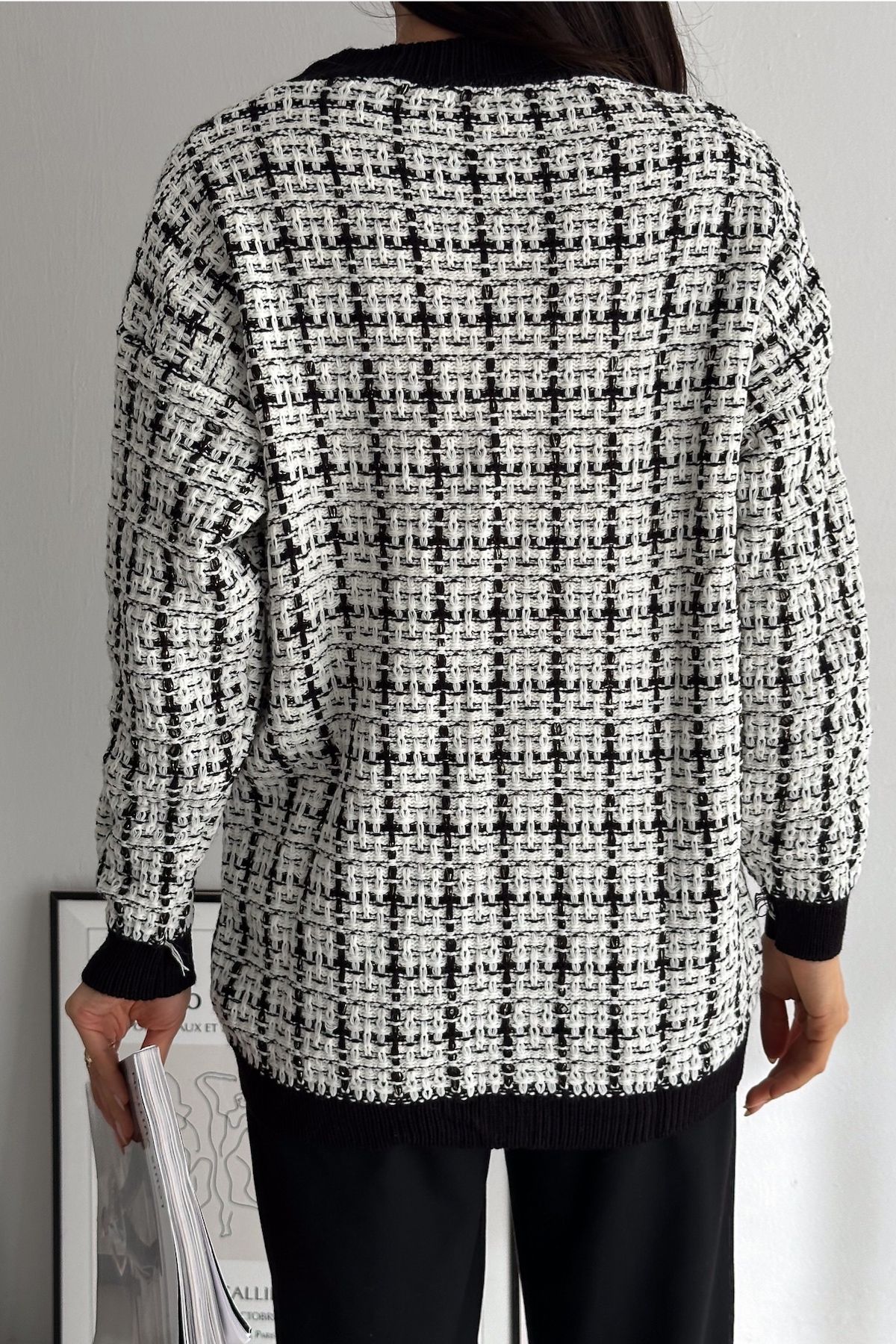 FEMELLE-Standard Size V-Neck Button Detailed Pocket Knitted Cardigan 3