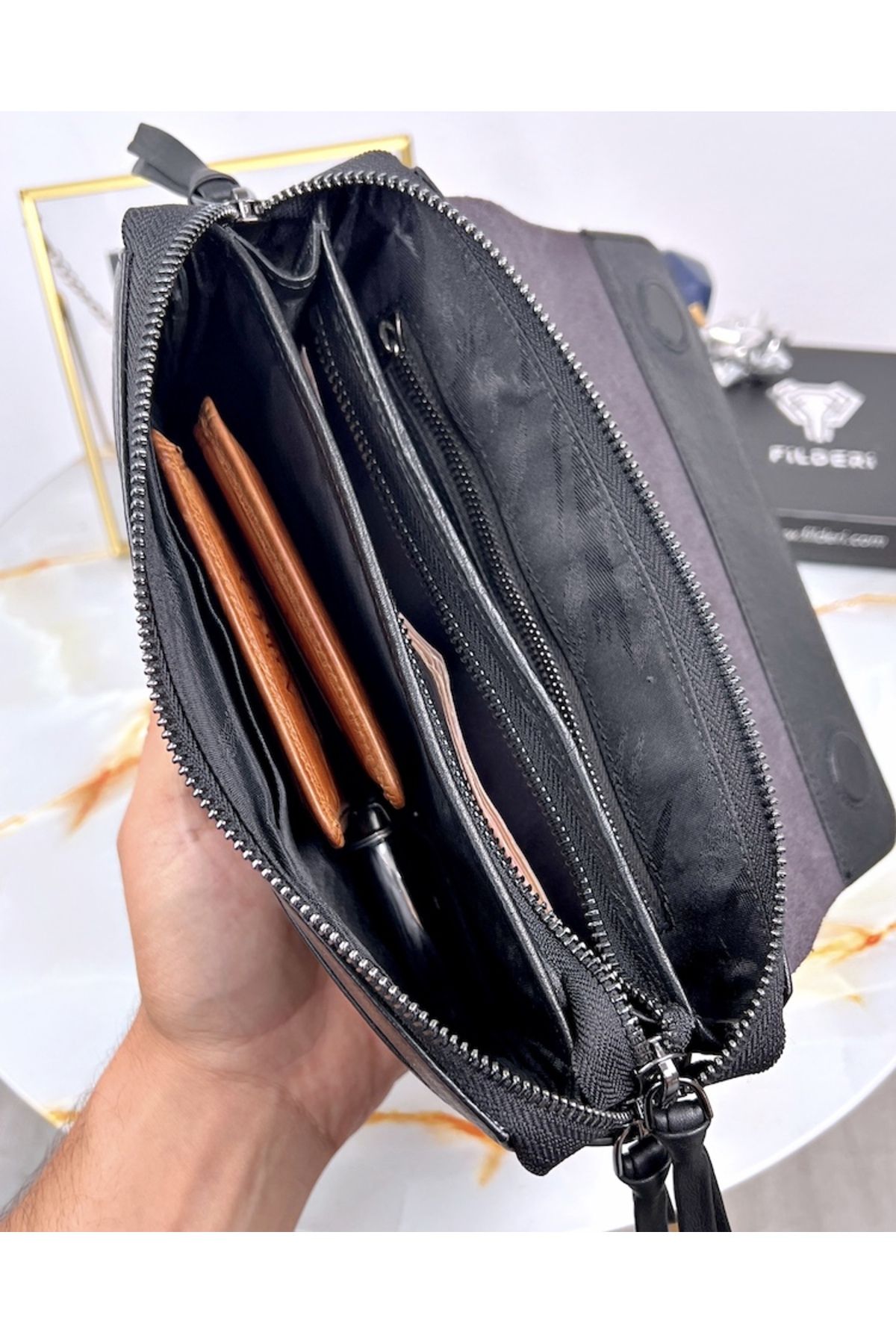 Plain black deals leather purse