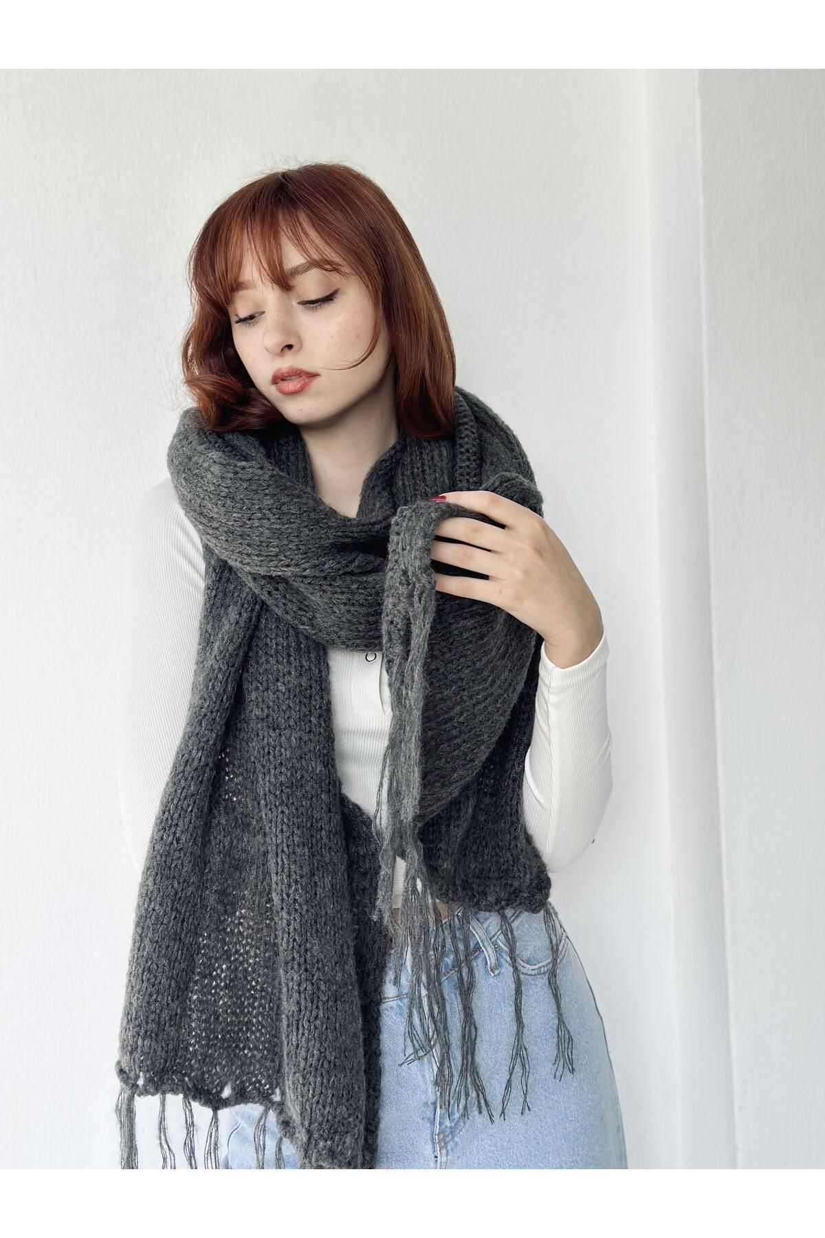 Grey knitted scarf ladies hotsell