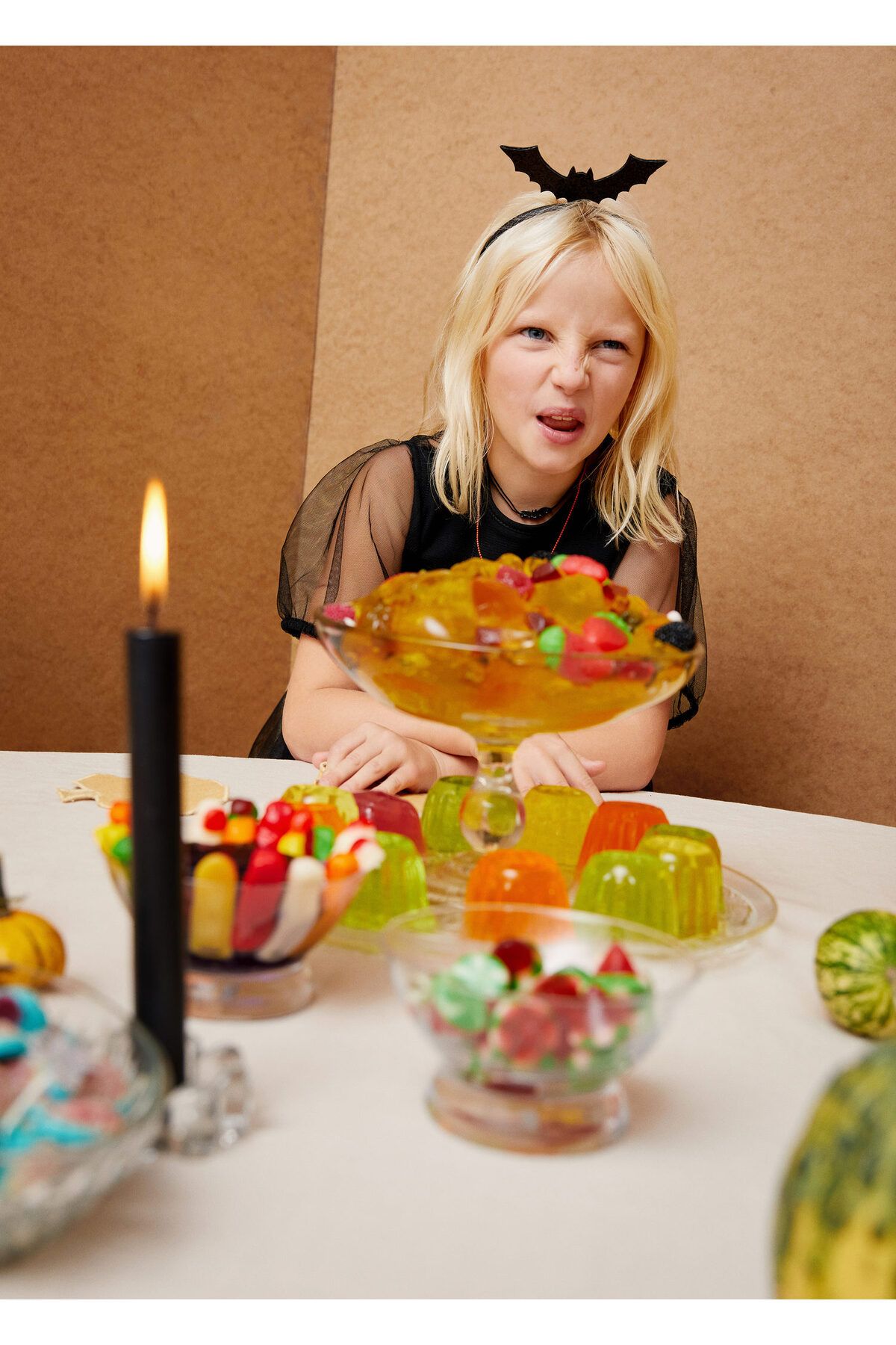 MANGO Kids-Czarna klamra dla dziewczynki 4