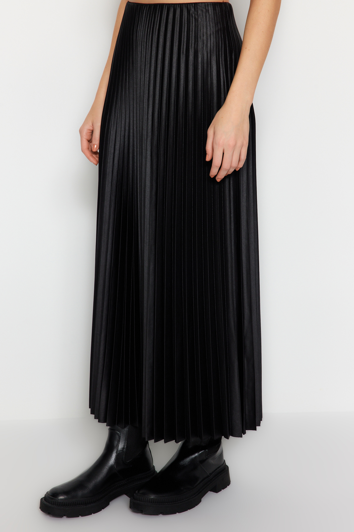 Trendyolmilla  Siyah Piliseli Maxi Esnek Örme Etek TWOSS24ET00041 - Görsel 5