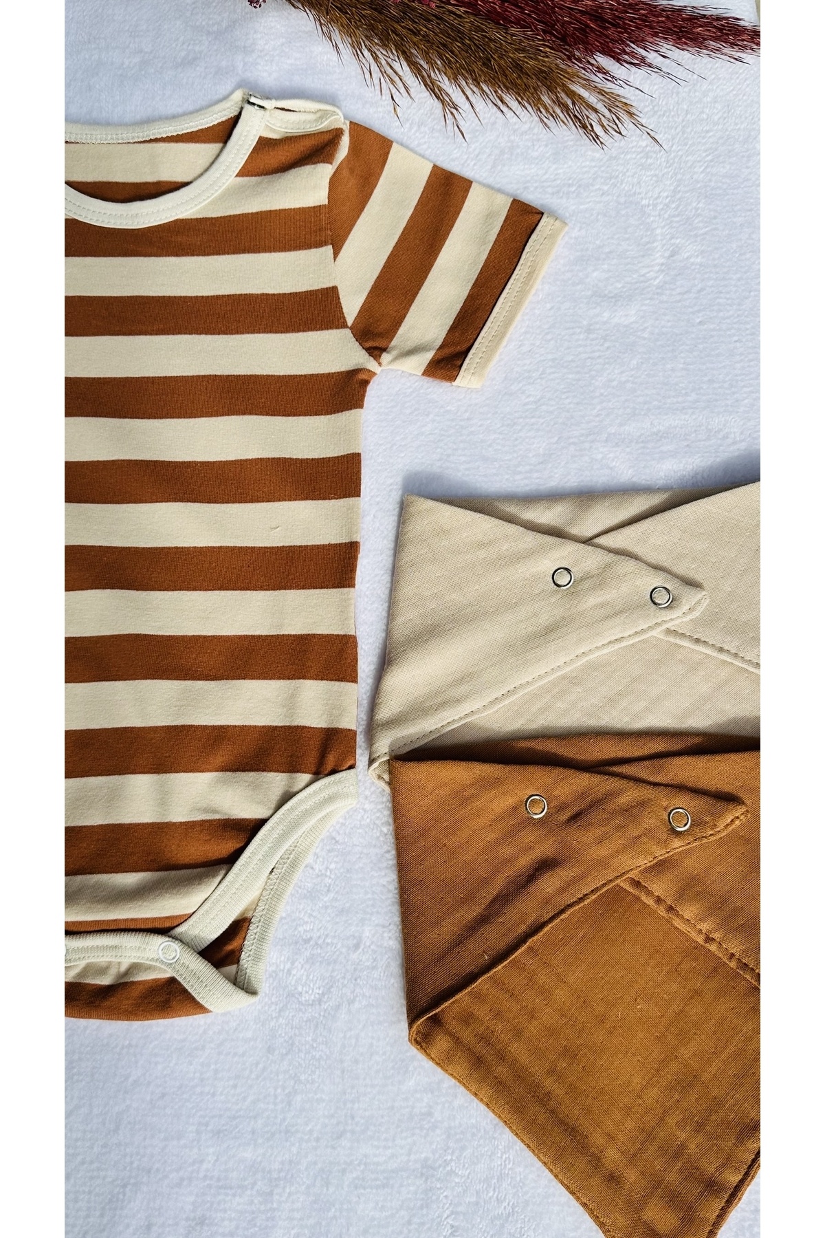 TD Collection Kız-erkek Kısakol Çıtçıtlı Body Ve 2 Adet Müslin Mama Önlüğü, Salya Önlüğü & Fular fotoğrafı 2 (önizleme)