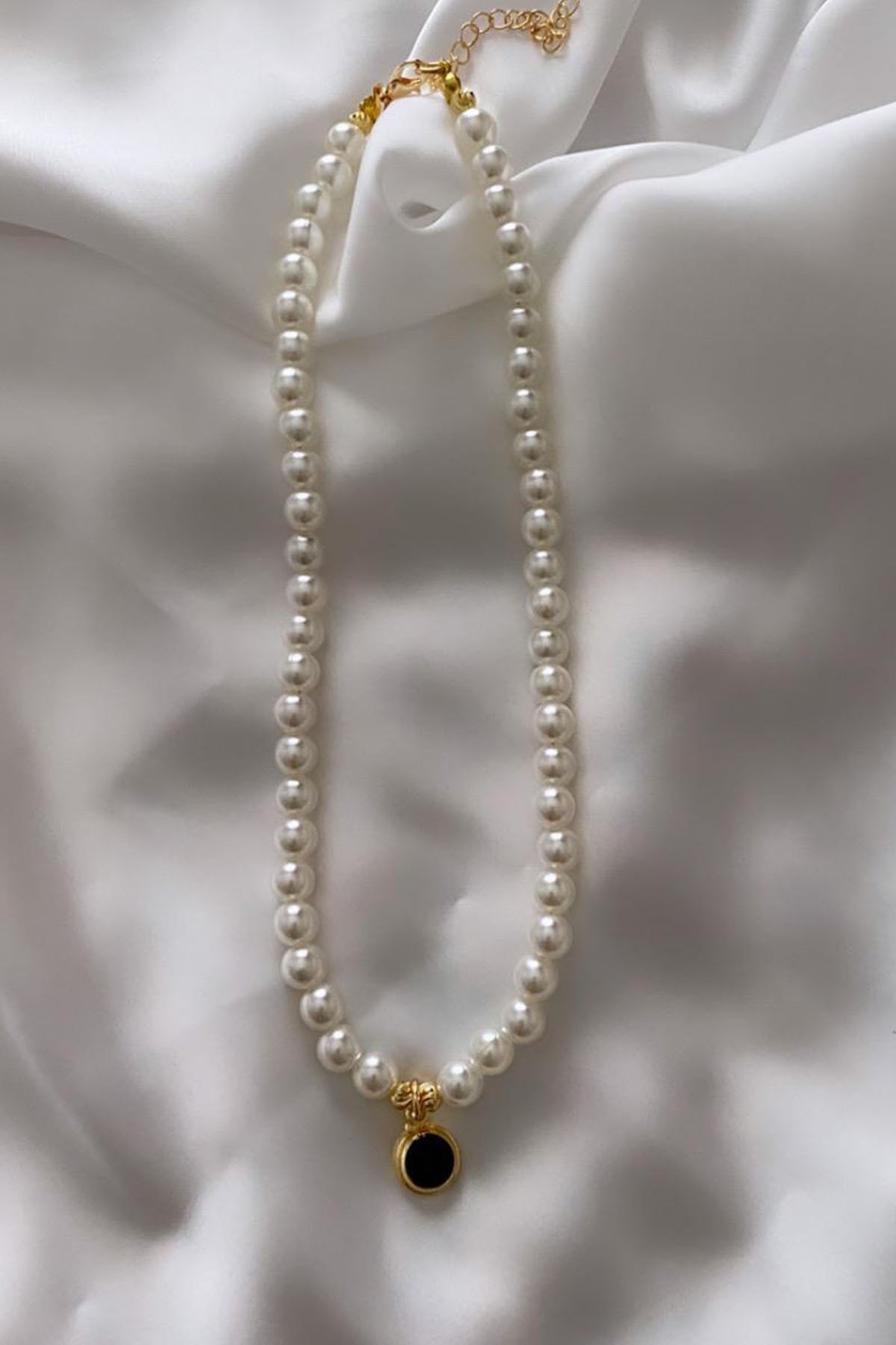 im Design Dorica Detail Black Pendant Pearl Necklace Trendyol