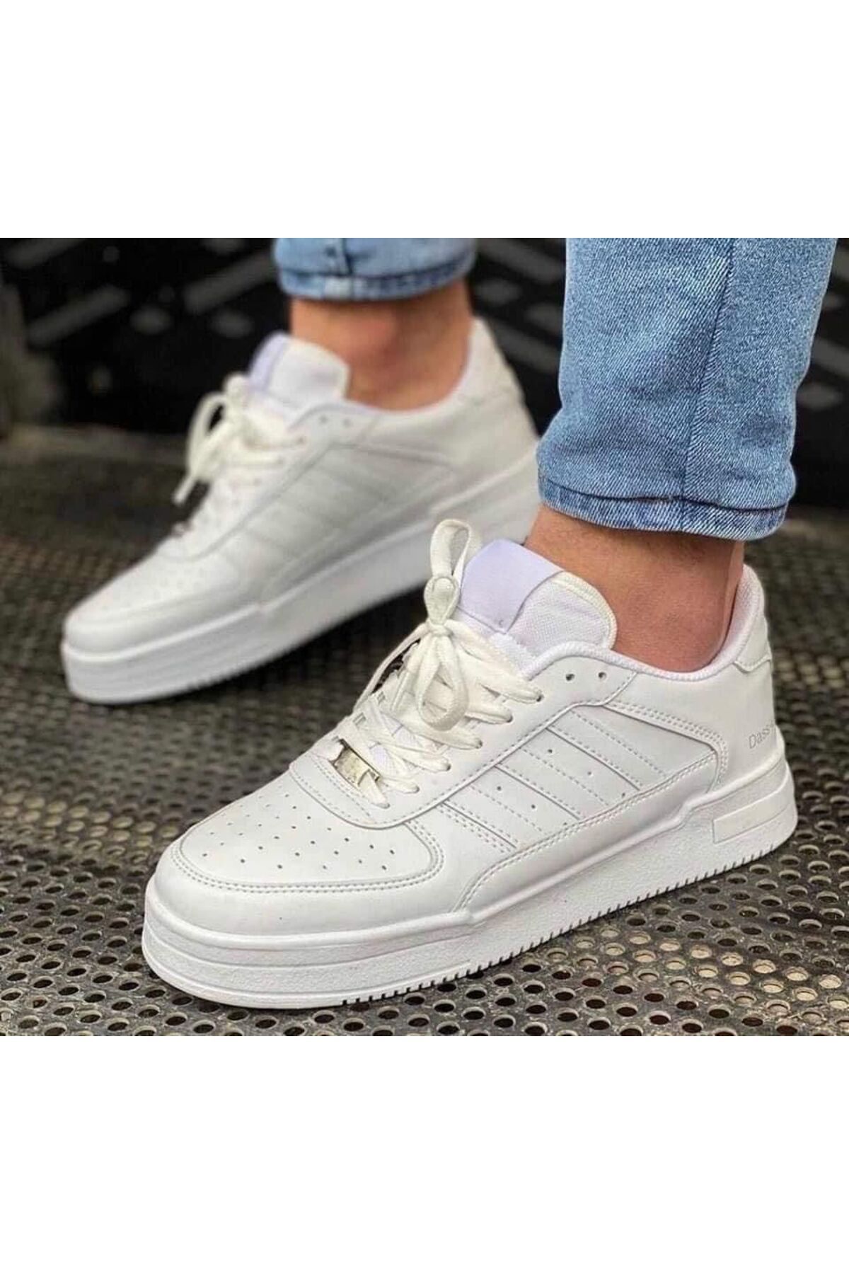 le dernier modèle de chaussures de sport est de 454647