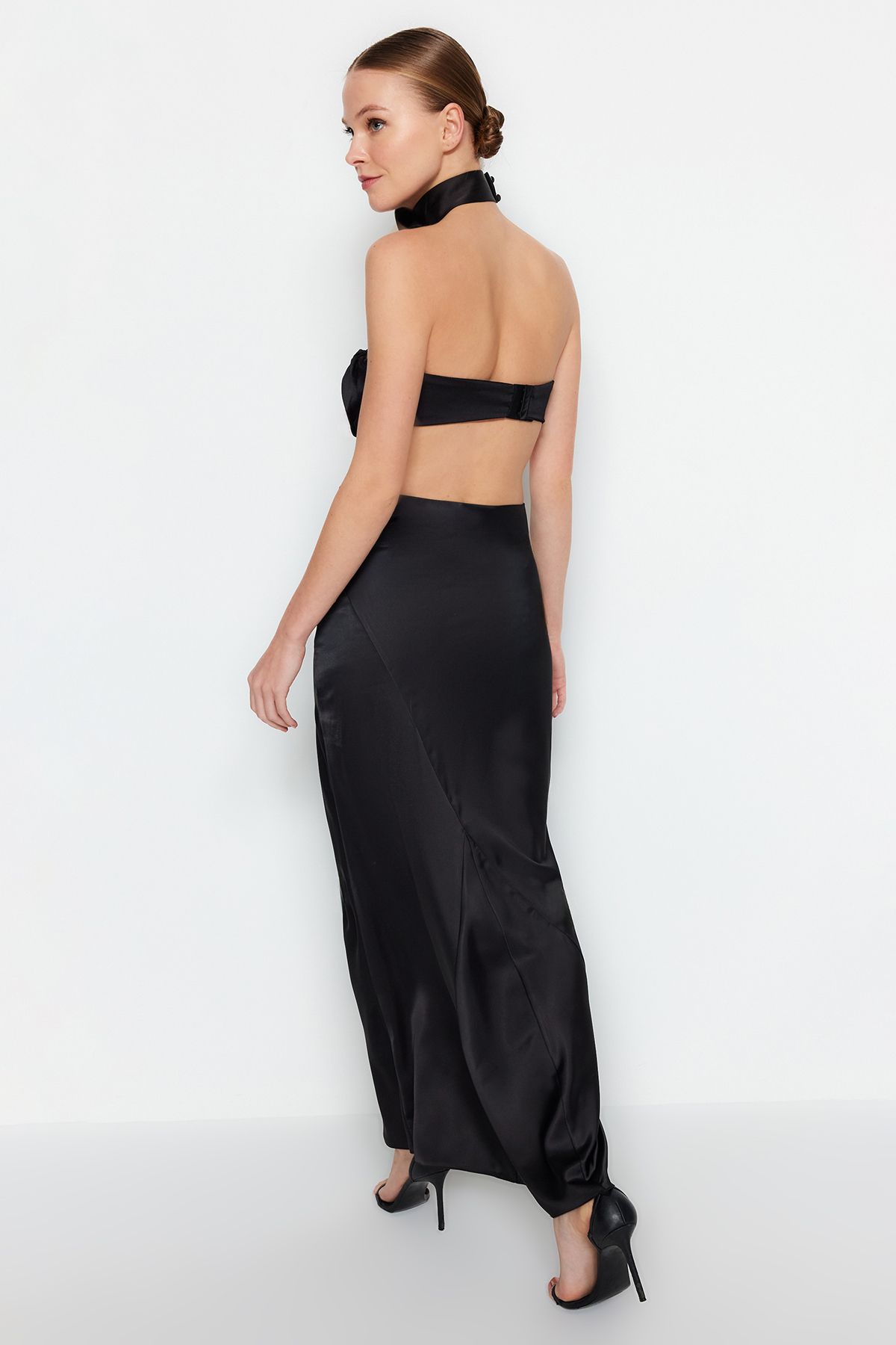 Trendyol Collection-Langer Rock aus Satingewebe in Schwarz - TPRAW24ET00040 4