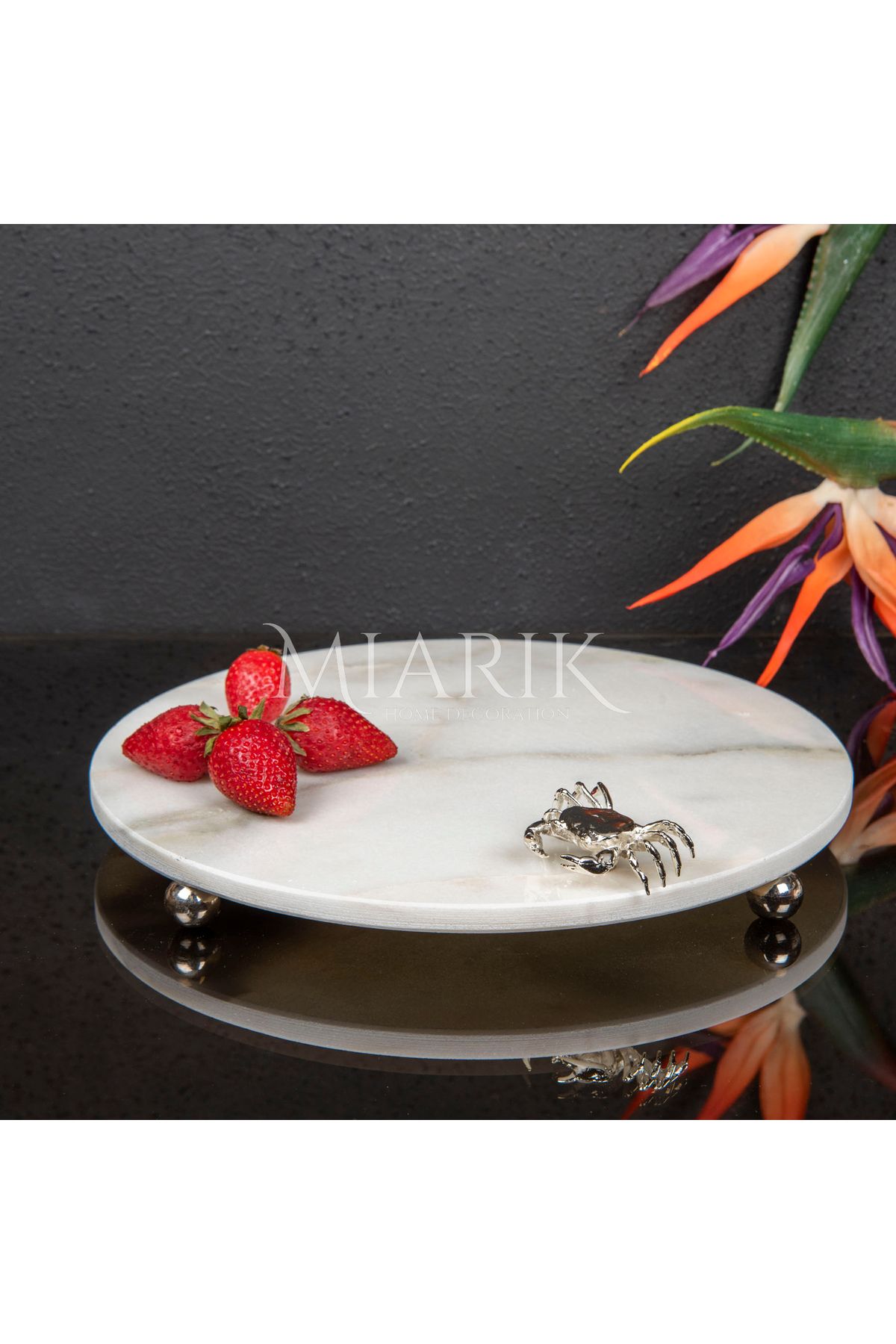 MIARIK DESIGN & DEKORASYON Dekoratıf Beyaz Mermer Yuvarlak Sunum Tabağı Tepsisi Aksesuarlı Ve Top Ayaklı