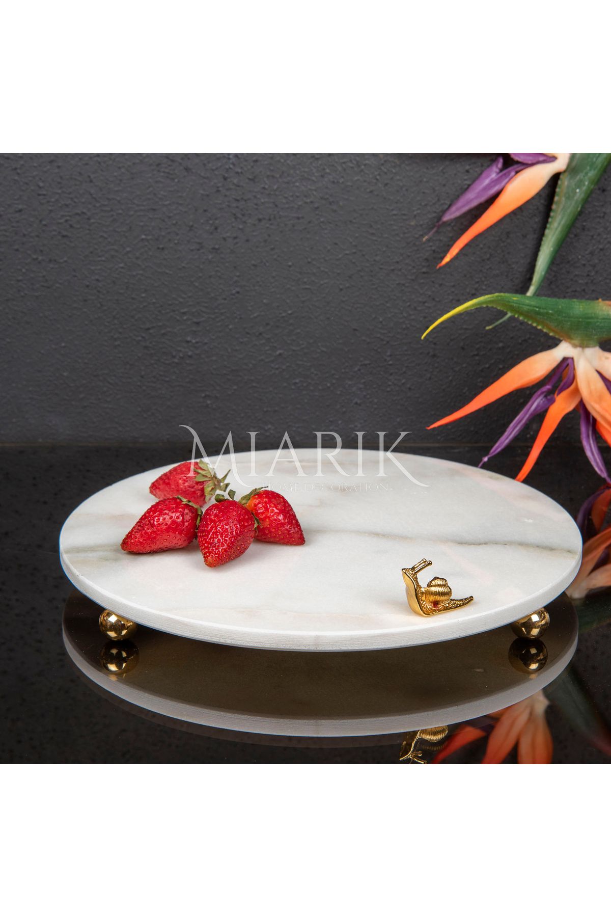 MIARIK DESIGN & DEKORASYON Dekoratıf Beyaz Mermer Yuvarlak Sunum Tabağı Tepsisi Aksesuarlı Ve Top Ayaklı